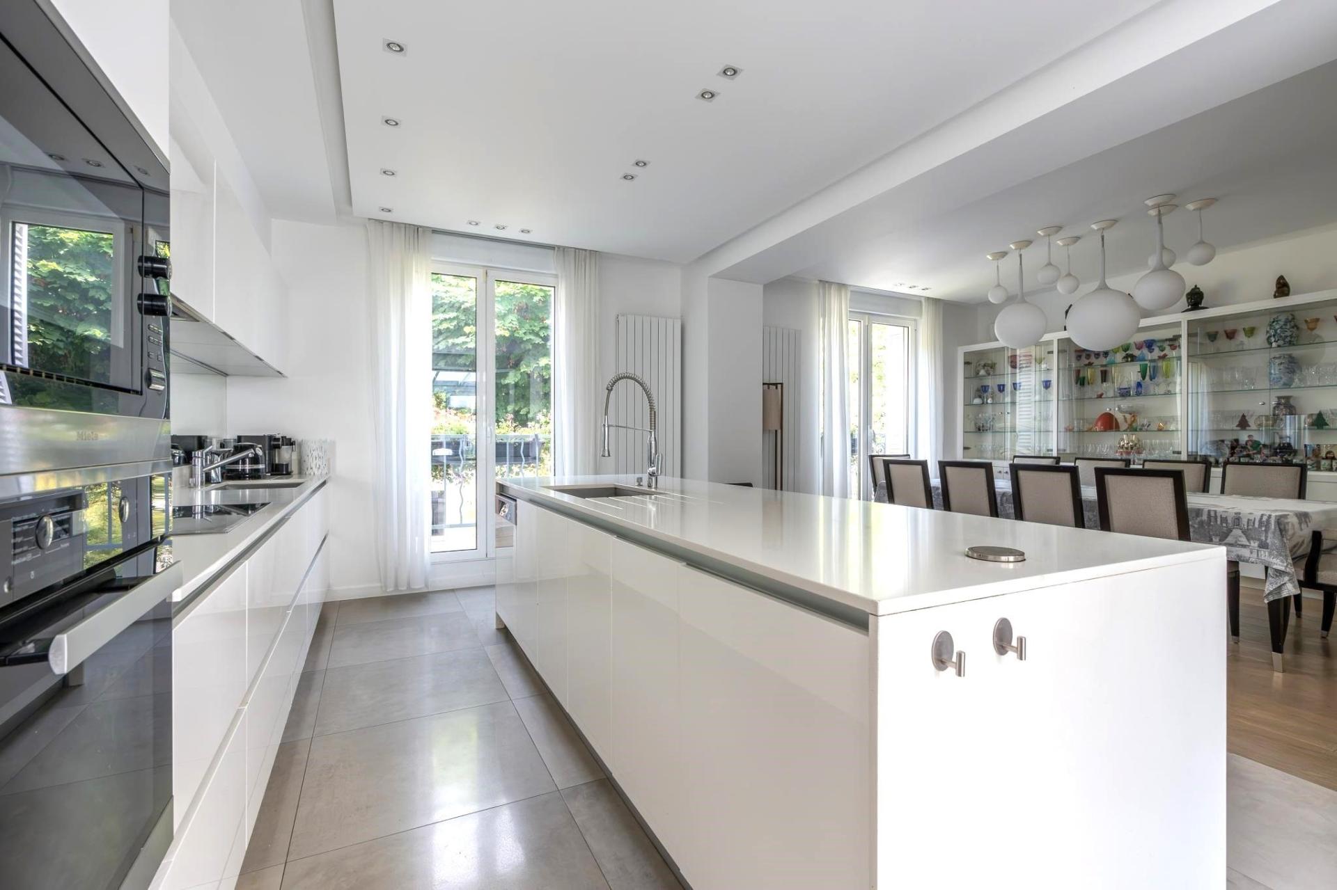 Photo 7 of the listing.