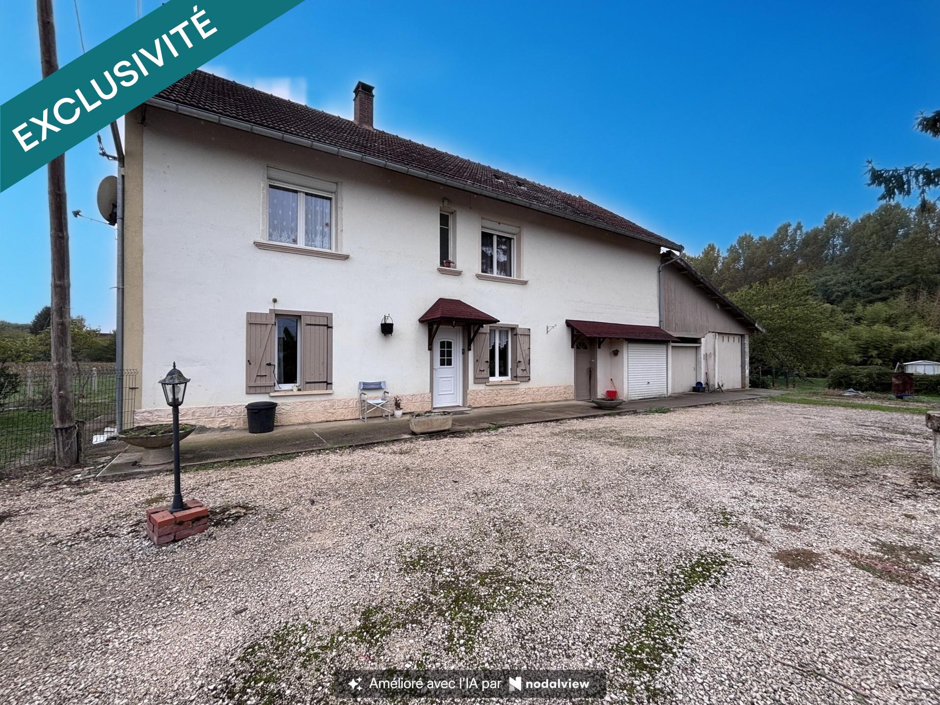 Maison familiale sur grand terrain proche centre village