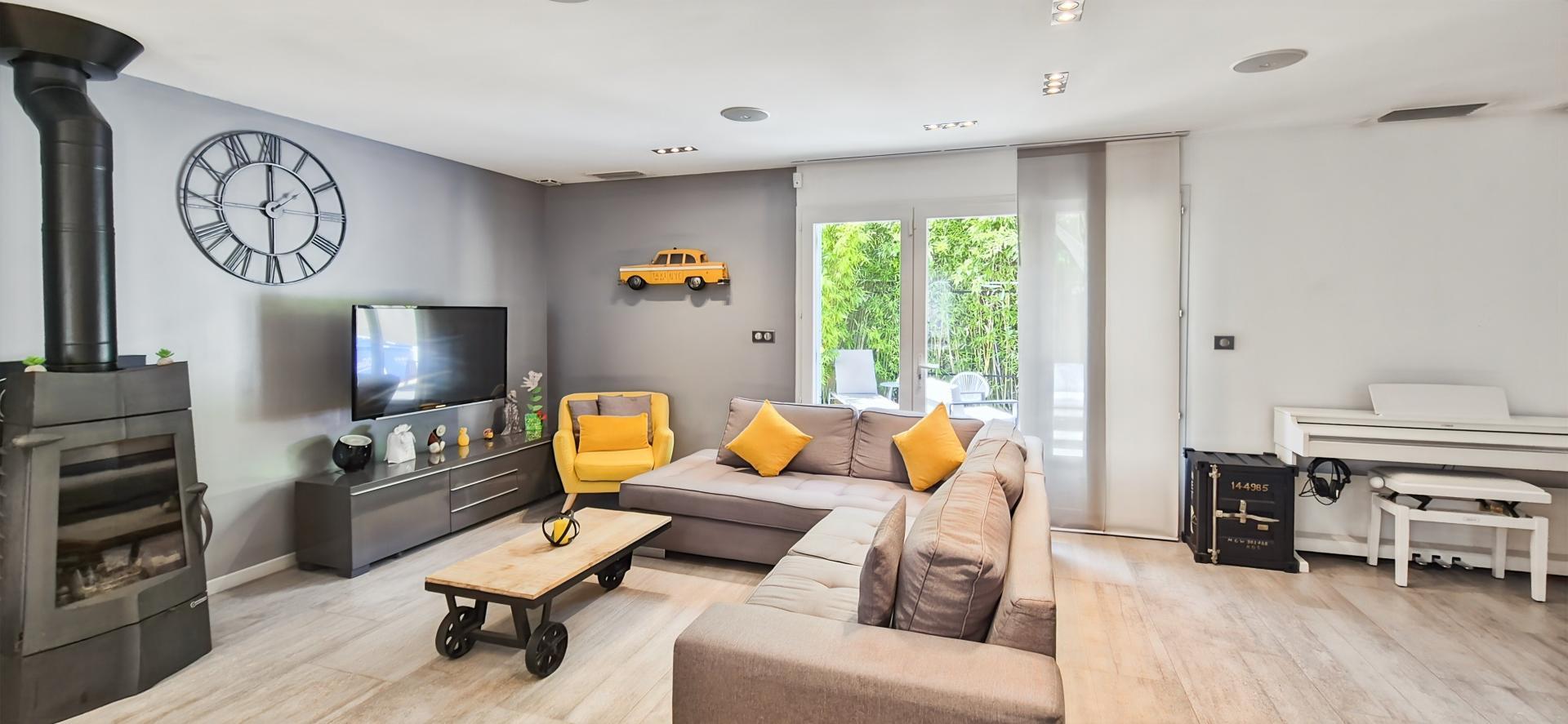 Photo SAFTI — Maison 4 pièces, 90 m² à Le Puy Sainte Reparade 2