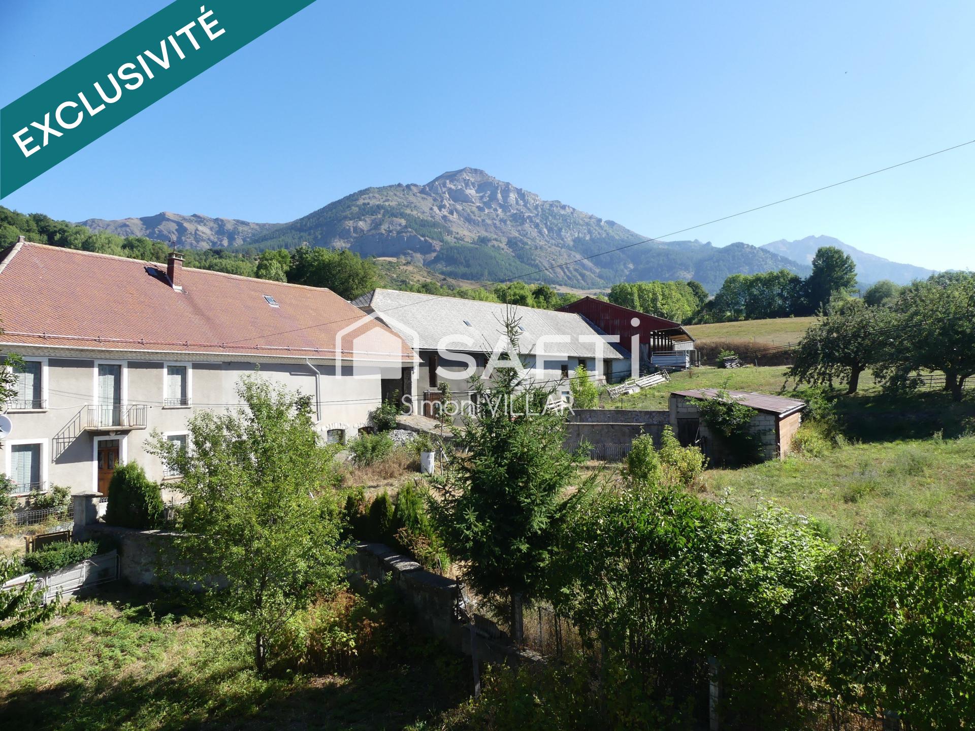 Maison lumineuse et ensoleillée avec du potentiel