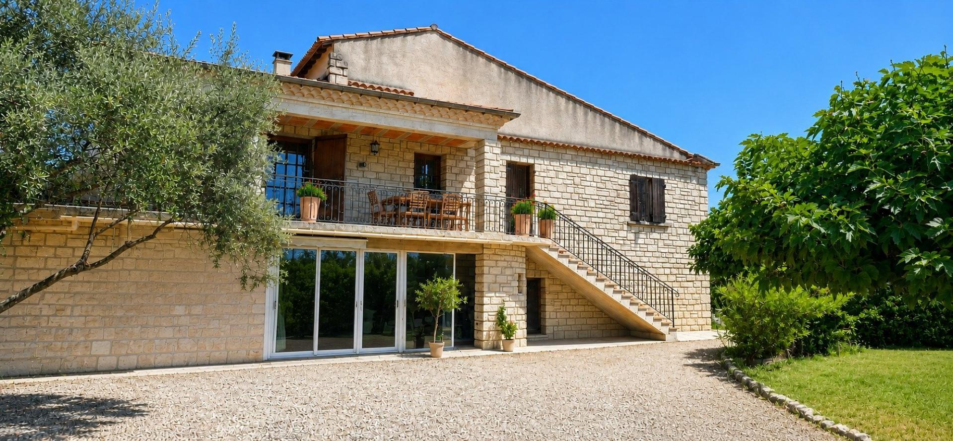 Maison 9 pièces 200 m² · à Pernes-les-Fontaines · 200 m² · 320 000 €