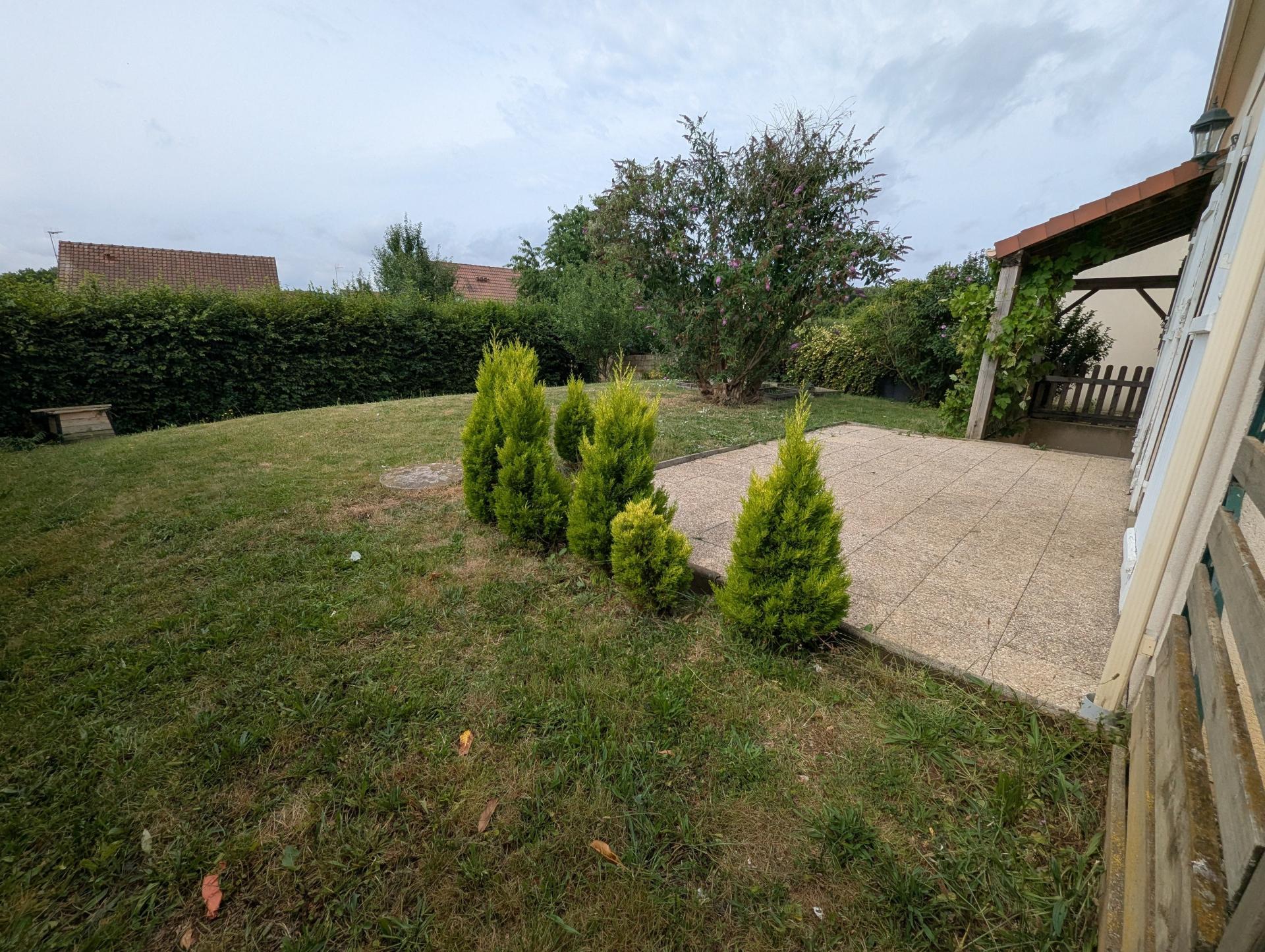 MAISON FAMILIALE INDIVIDUELLE AVEC JARDIN