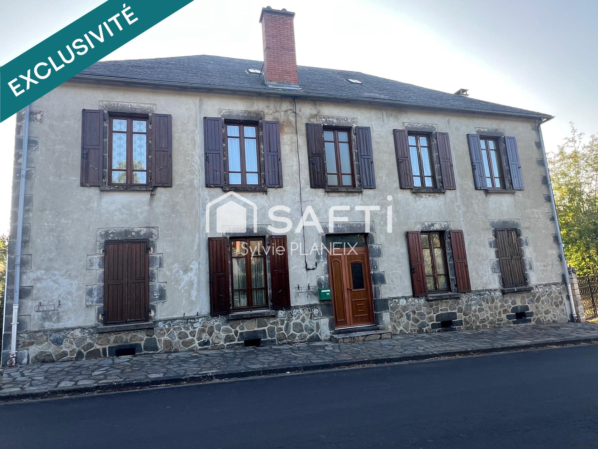 Grande maison de caractère avec dépendance ! À Merlines !