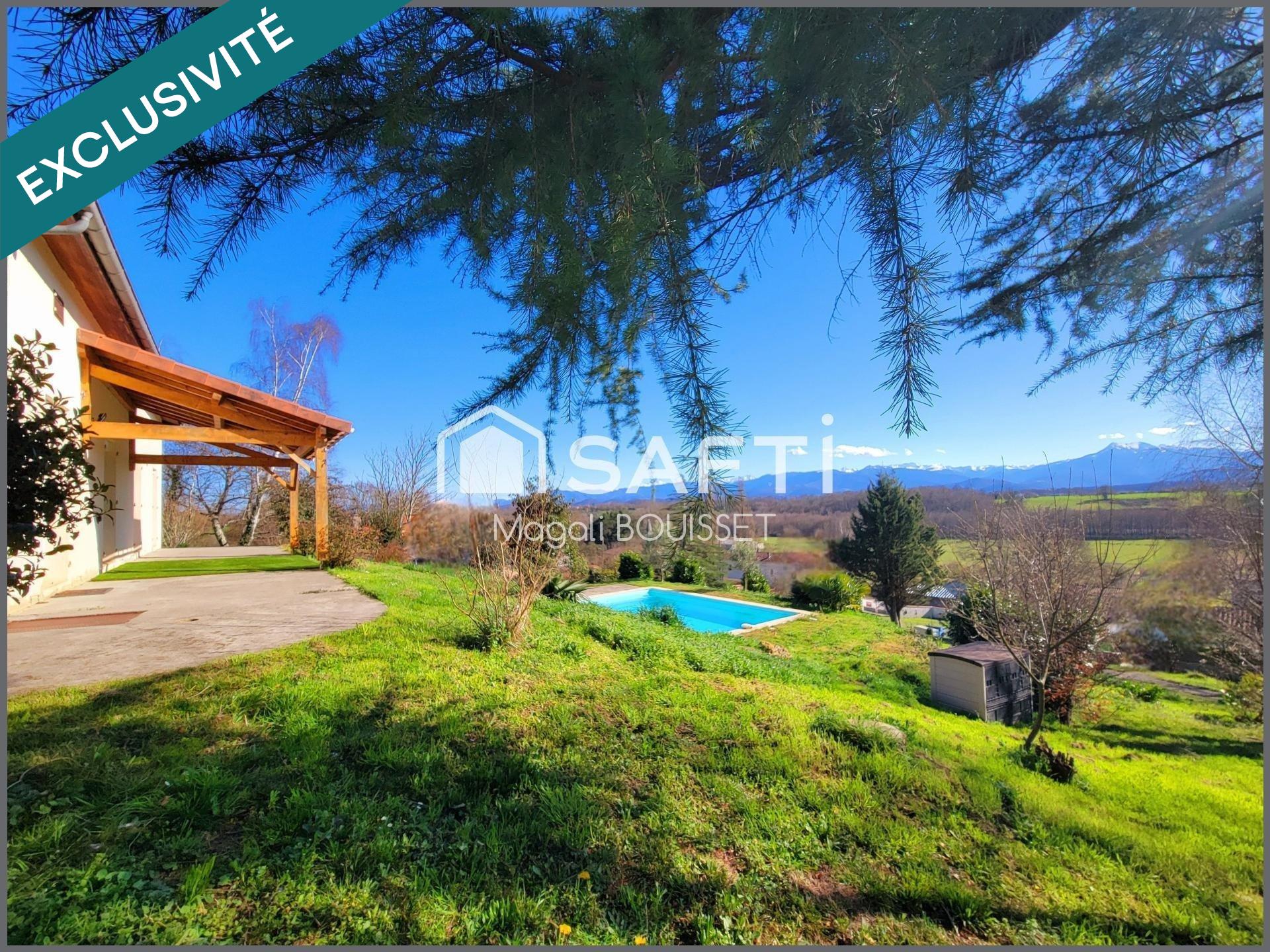 Charmante Maison T6 de 179m², 5 chambres dont une suite parentale, piscine, terrasses, garages, jardin de 3446m². Finitions à prévoir des devis sont disponibles.