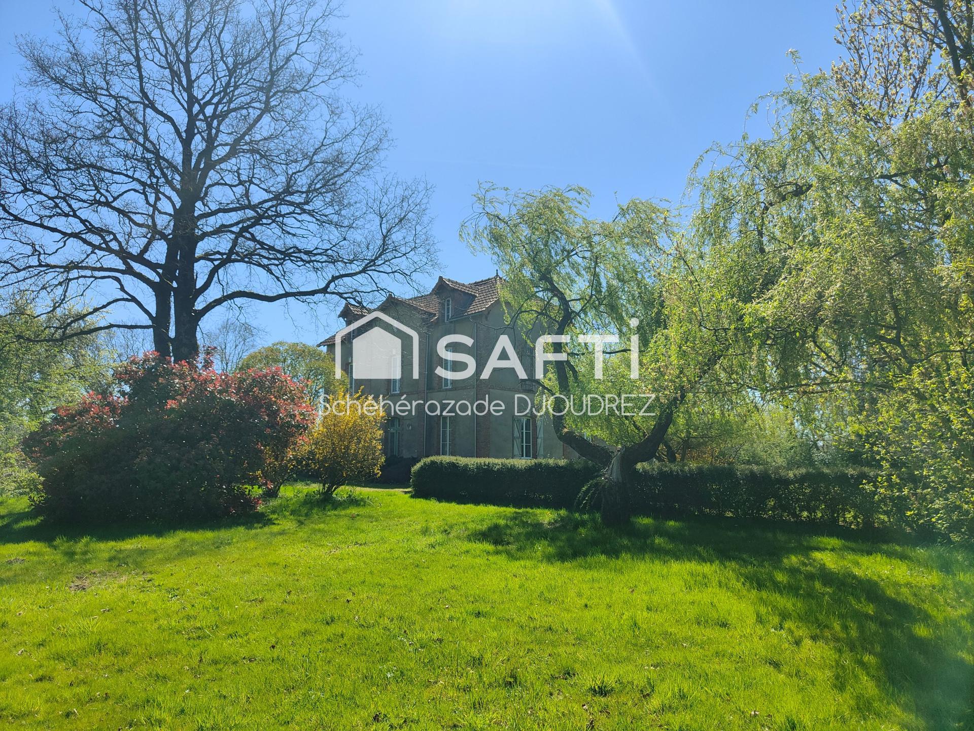 MAISON DE MAITRE DE 232M² - 11 PIECES - DEPENDANCE DE 200M² - PARC DE 8971M²