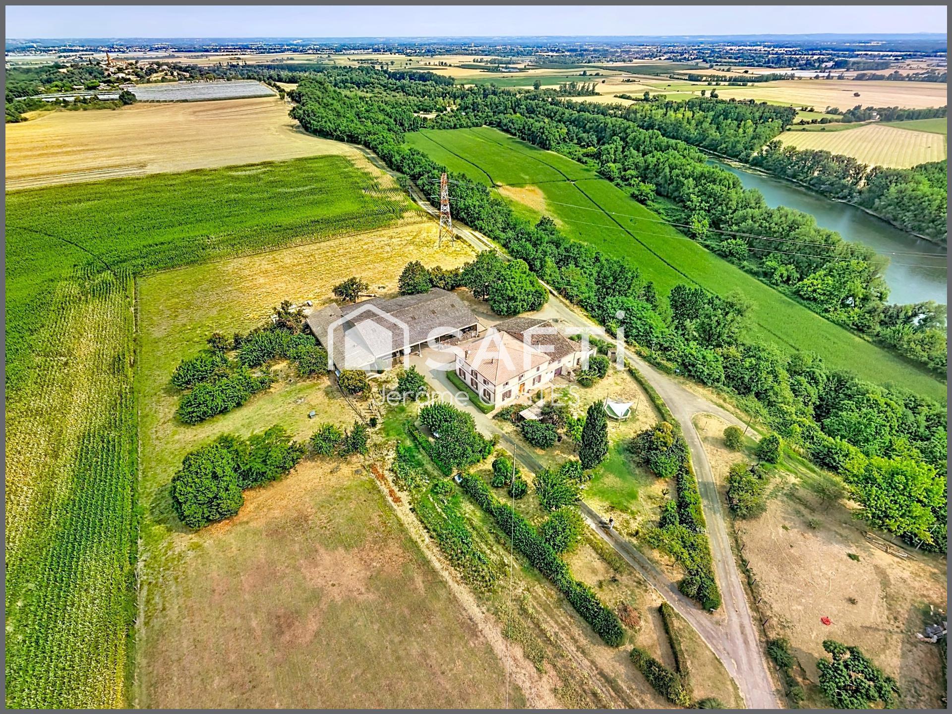 Magnifique corps de ferme rénové de plus de 300 m2 avec Gîte & chambres d’hôtes