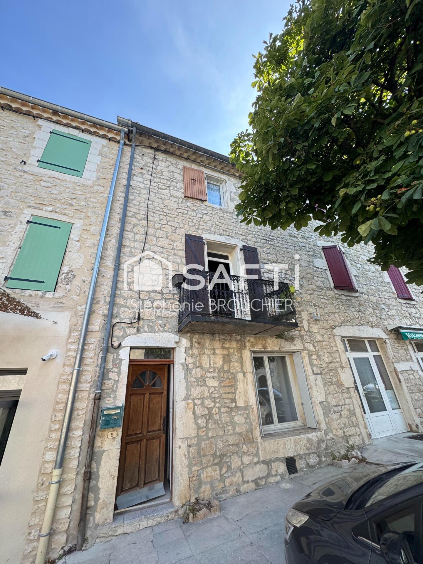 Maison de village avec garage et jardin