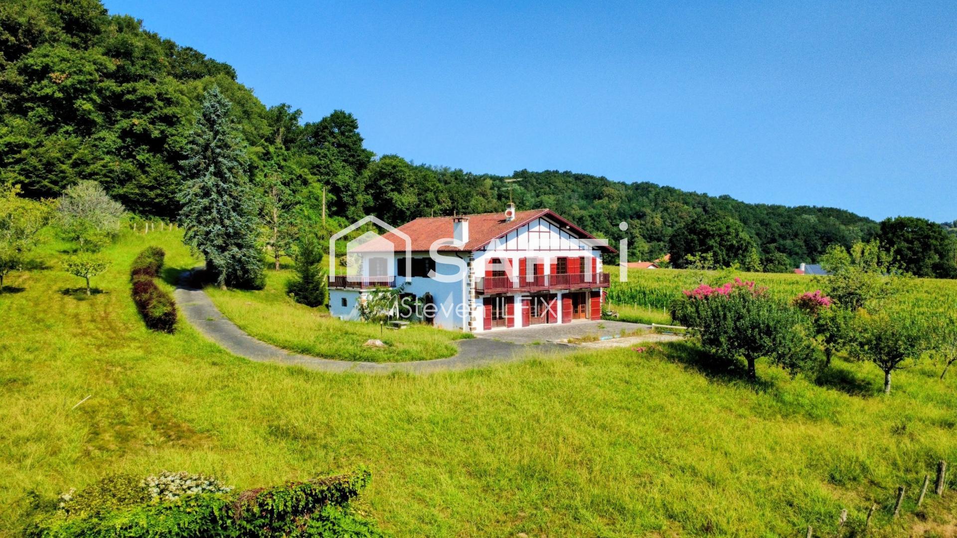 Maison basque de 336 m². 2 logements indépendants