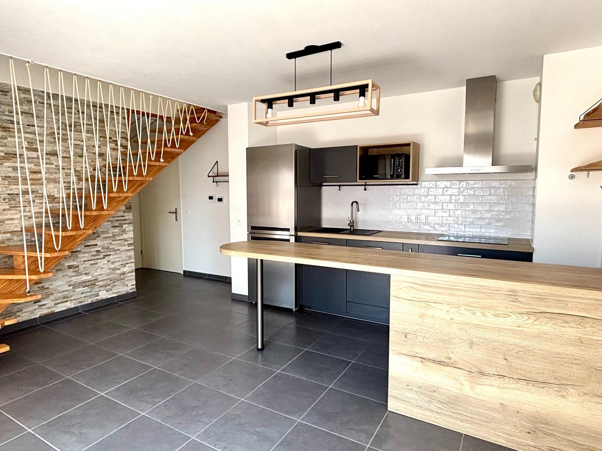 Très beau T3 en duplex et balcon+ 1 parking sous sol + 1 parking aérien