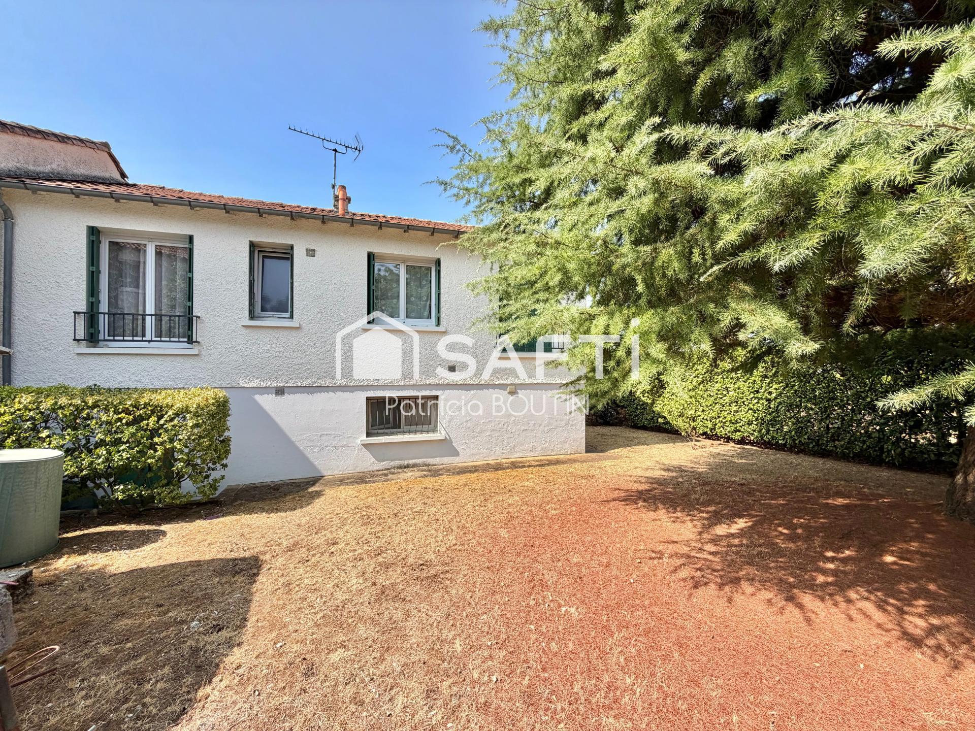 PAVILLON 2 CHAMBRES, GARAGE + STUDIO ET JARDIN A AIFFRES !
