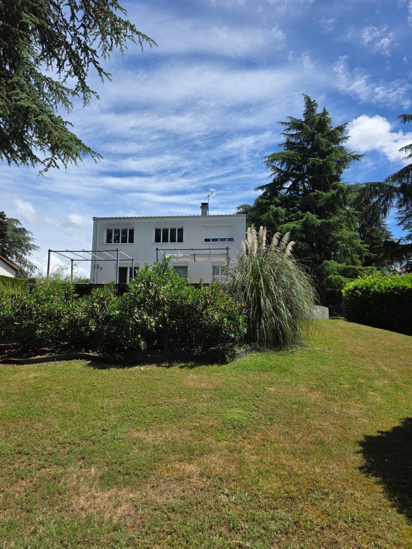 Maison 7 pièces 180 m² · à Écully · 180 m² · 870 000 €