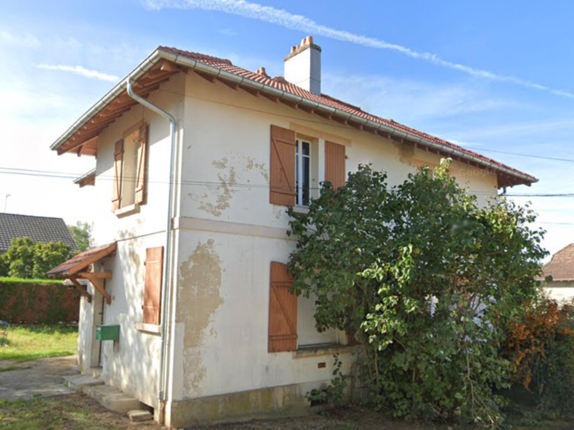 Ensemble immobilier composé de deux petites maisons Mitoyennes.Investiisement locatif intéressant