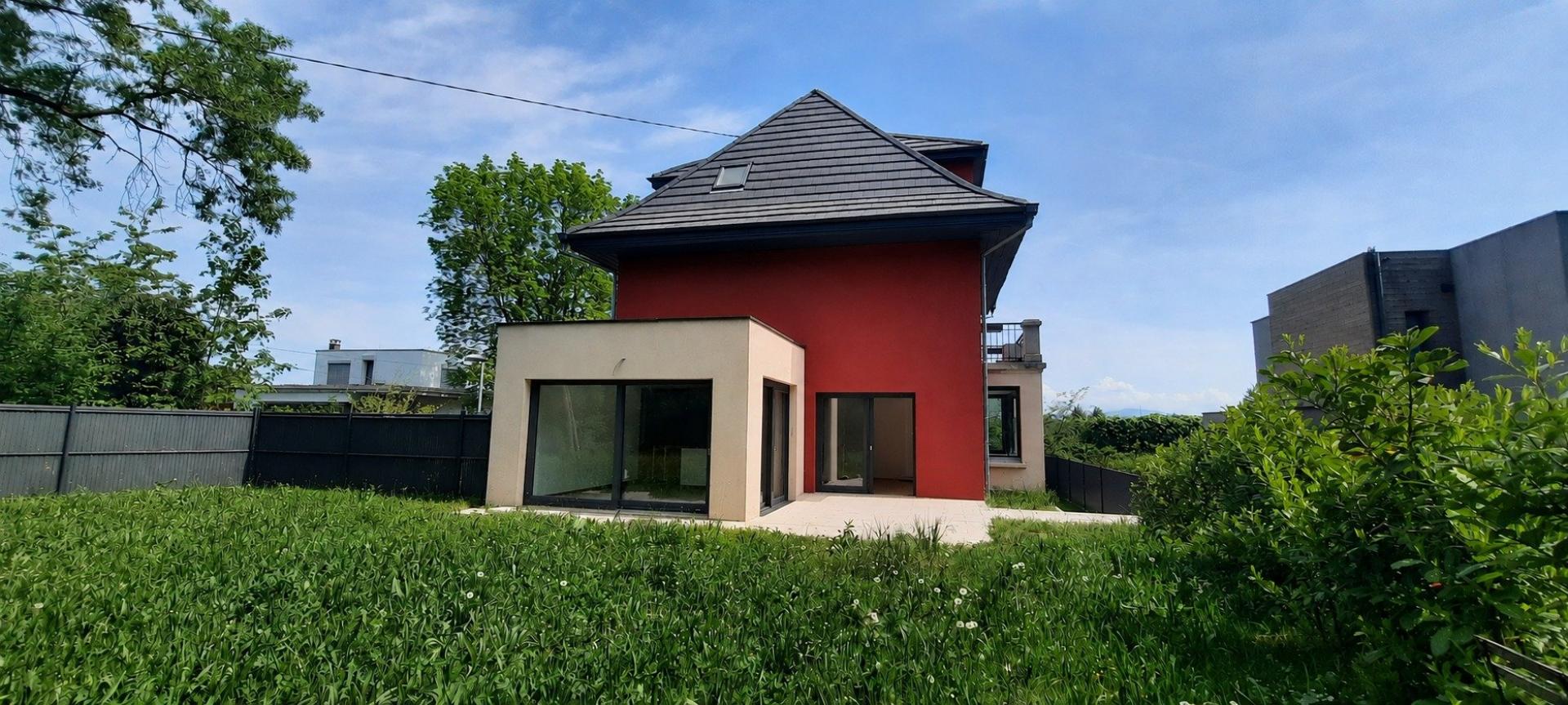 Photo 13 of the listing.
