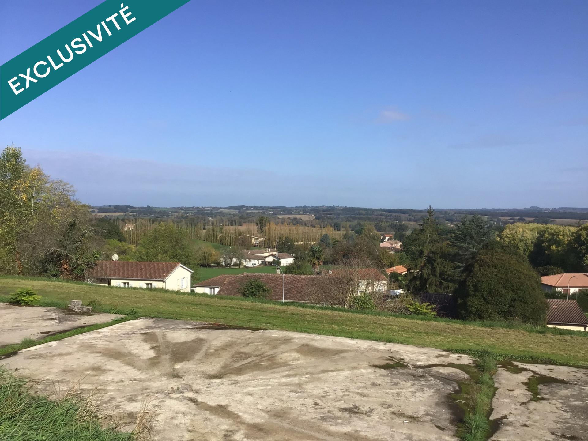Ensemble de bâtiments de 1400 m2 centre Castillonnès.