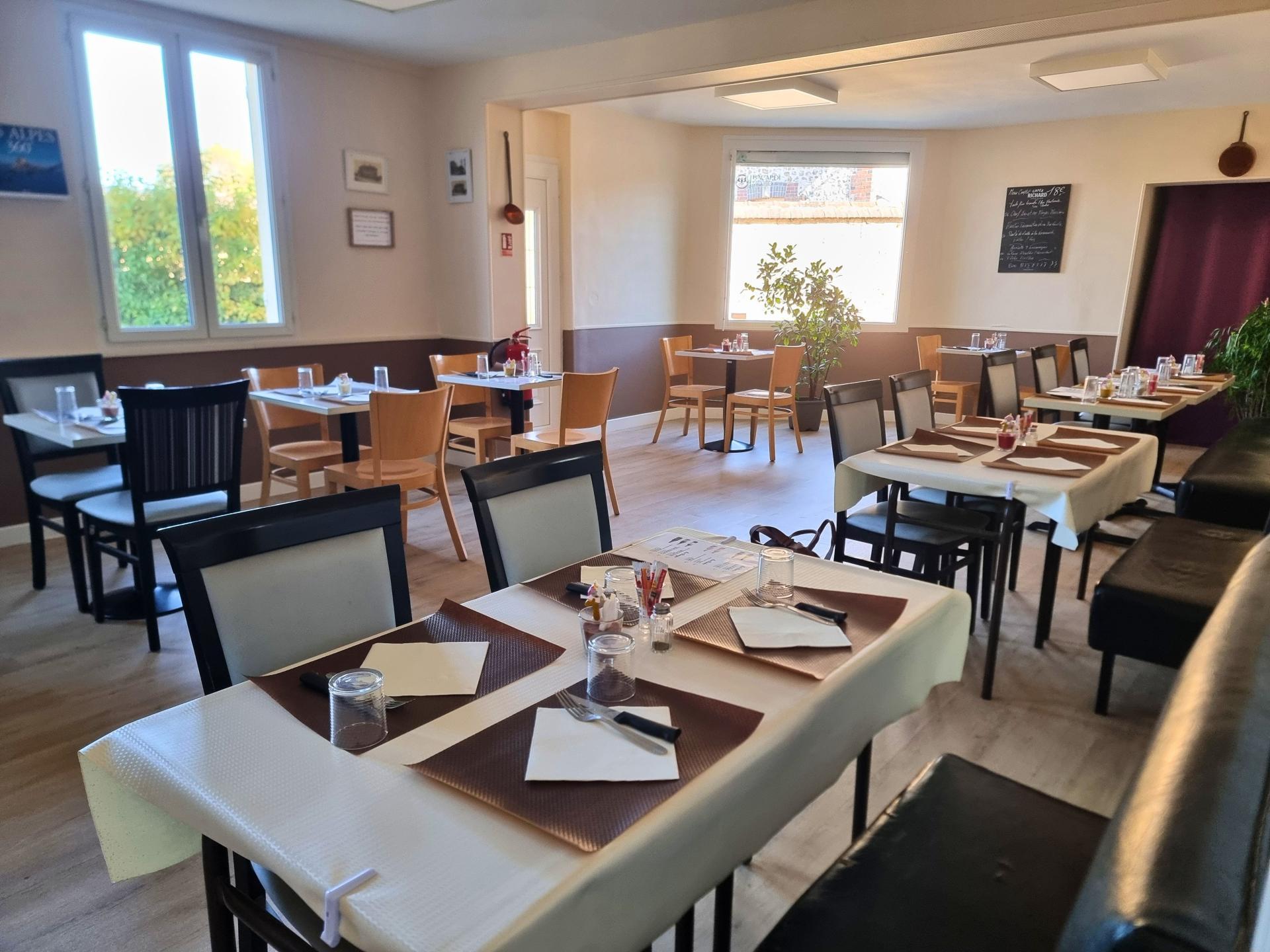 8 pièces 385 m² · à Caugé · 385 m² · 110 000 €
