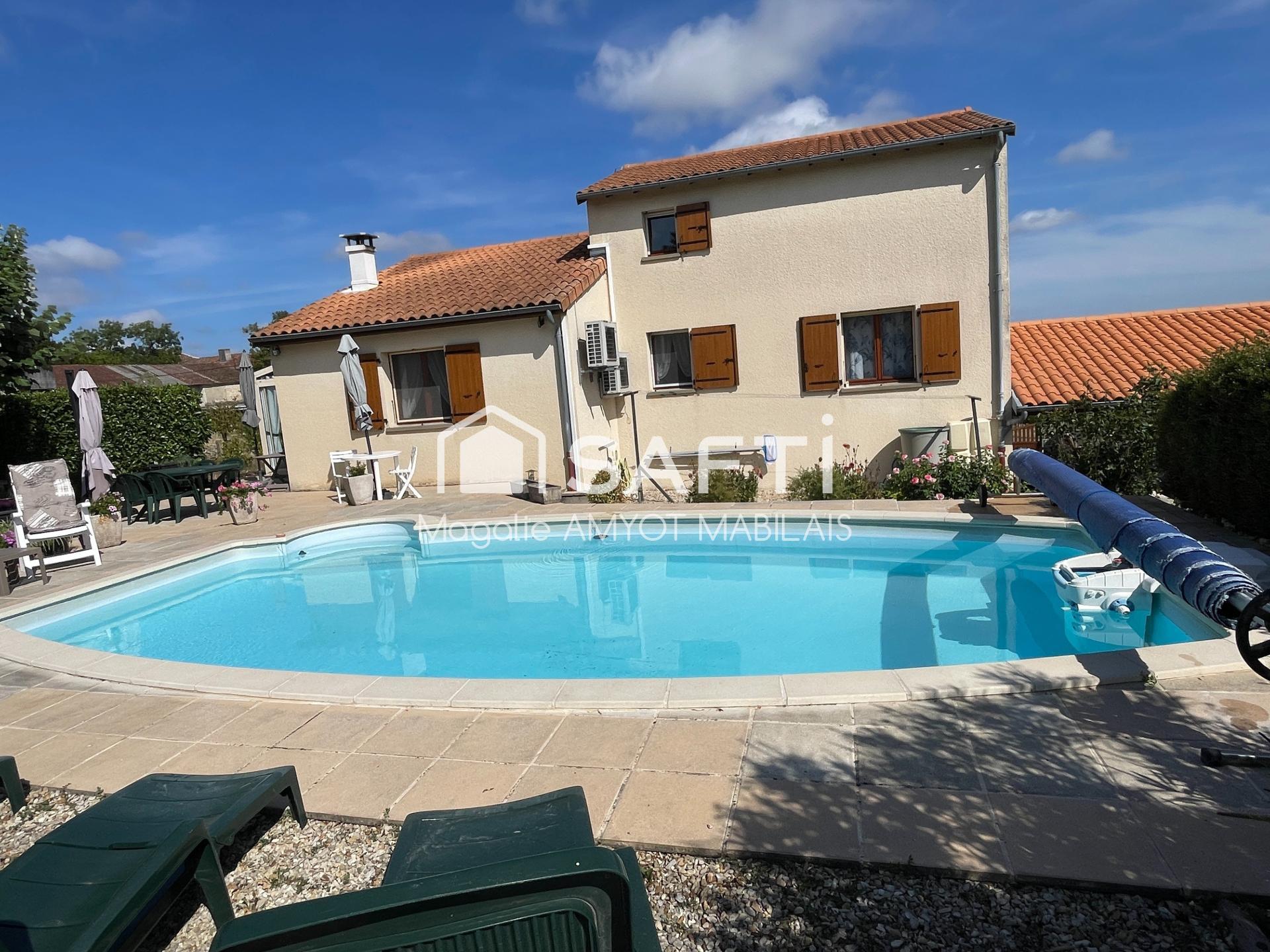 Maison 7 pièces 131 m² · à Juillac-le-Coq · 131 m² · 265 000 €