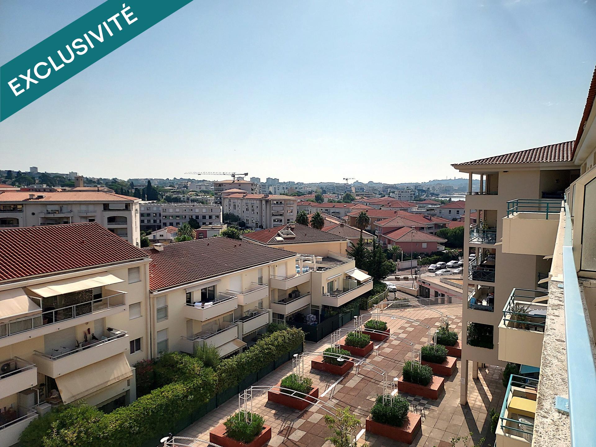 Appartement rénové au dernier étage avec aperçu mer
