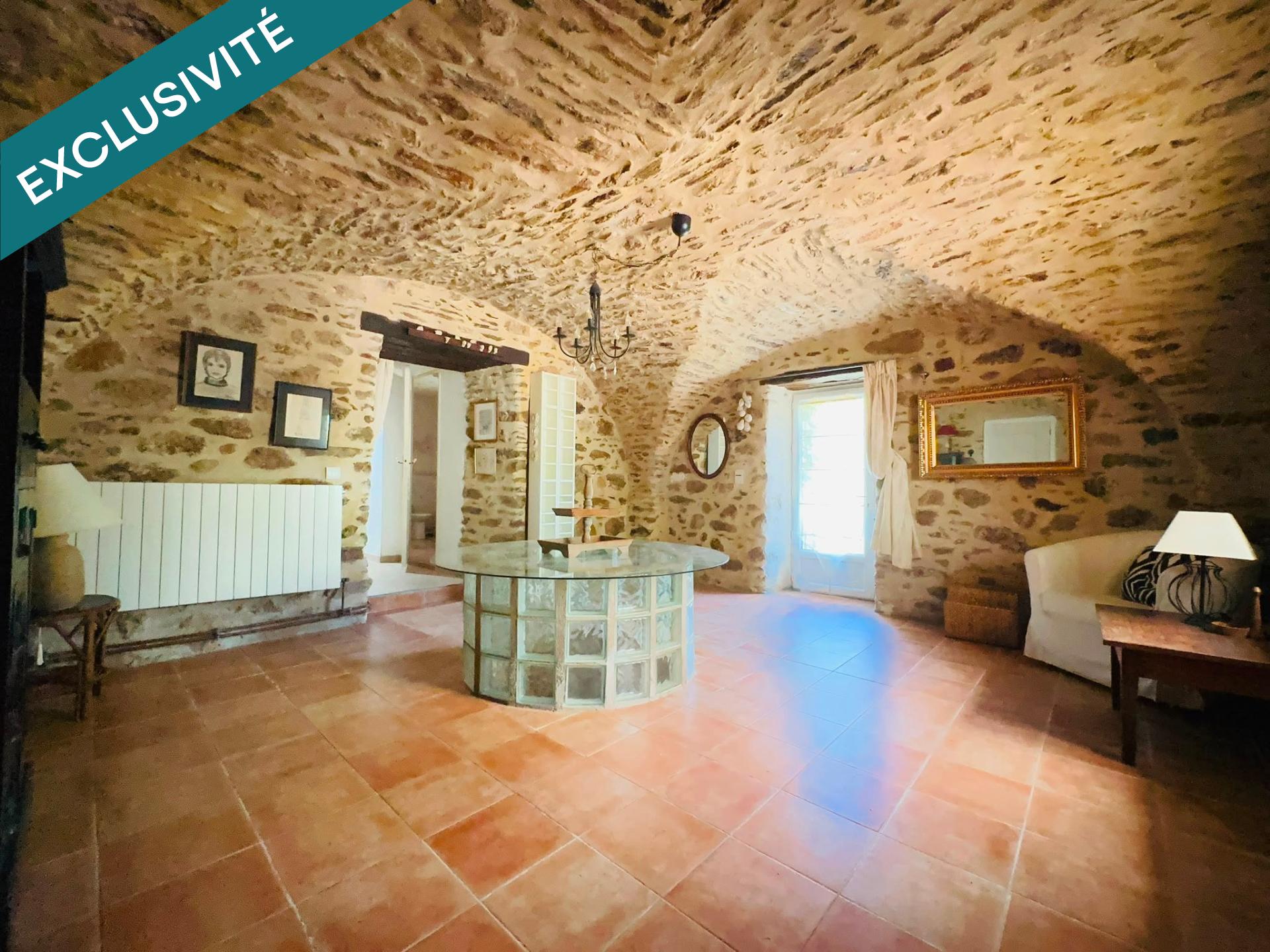 Une authentique maison en pierre aux volumes exceptionnels, dans un cadre naturel préservé au cœur du Haut-Languedoc.