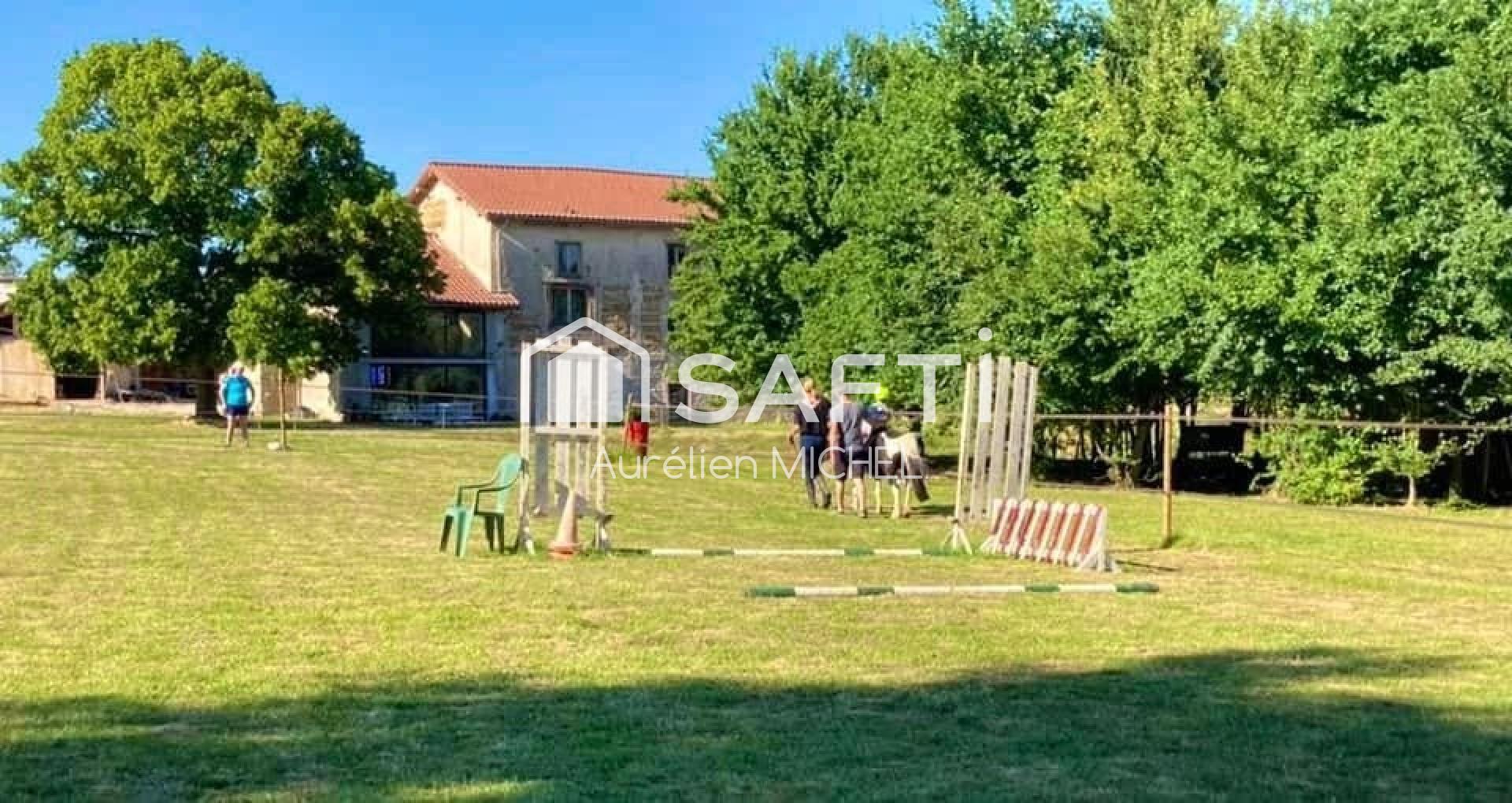Moulin du XIIᵉ siècle dans un parc de 3 874m²