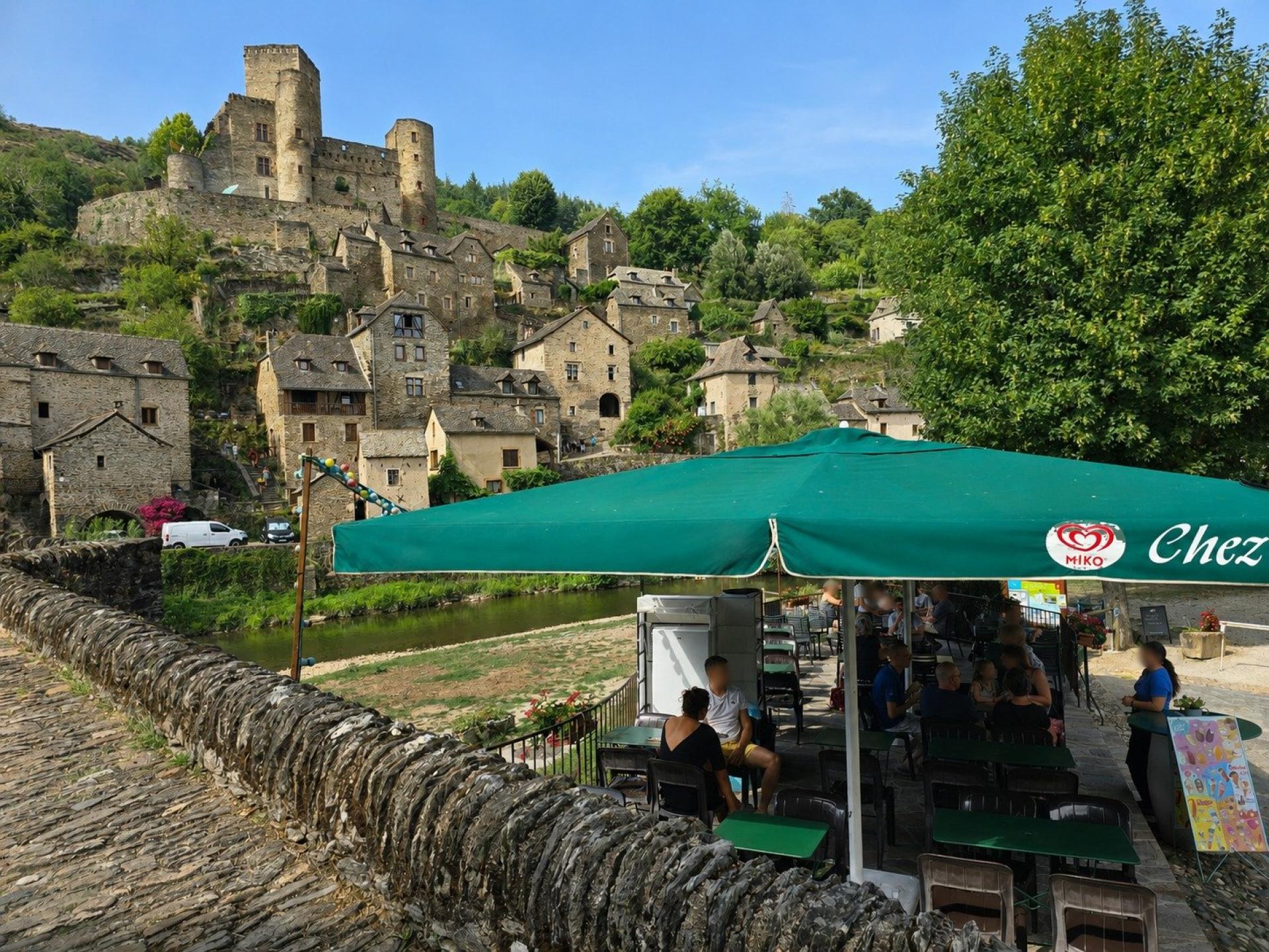 Fonds de commerce exceptionnel au cœur de belcastel (aveyron) · 200 m² · 176 000 €