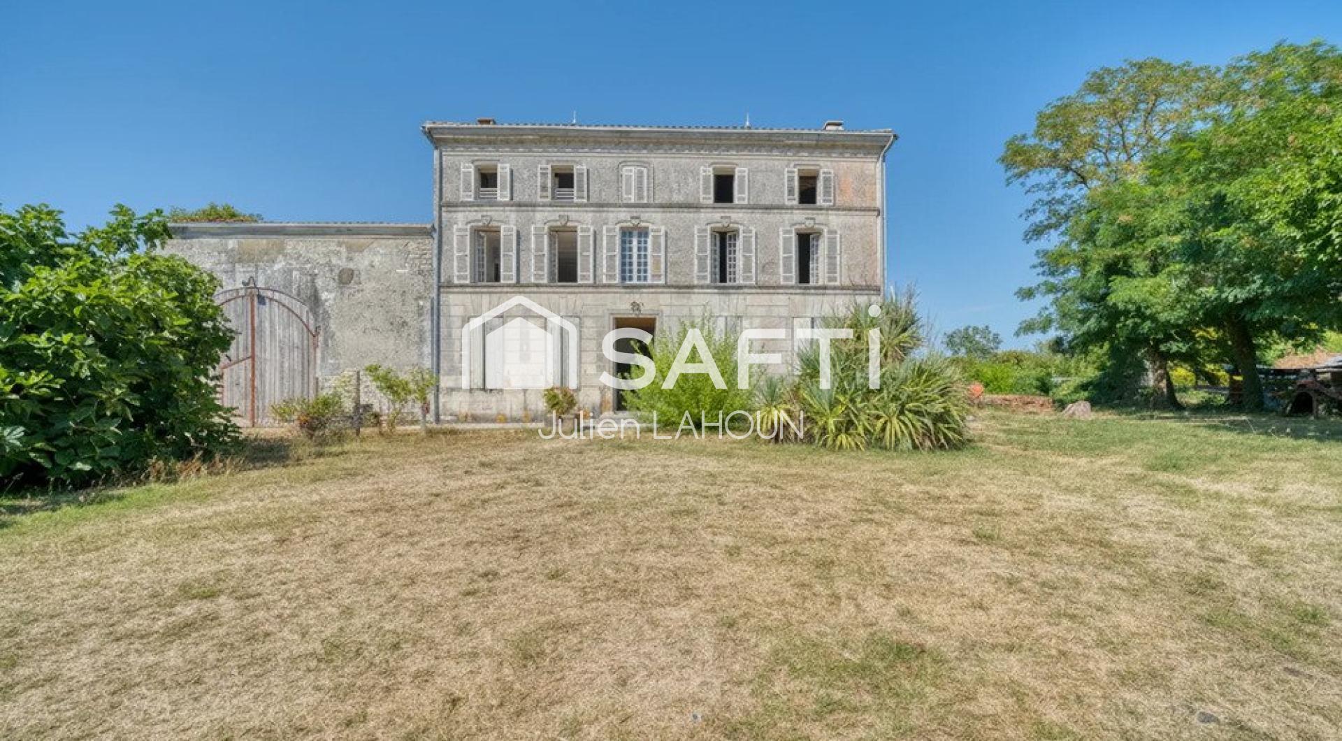 Maison de 8 pièces de 244 m² à Saint-Sever-de-Saintonge