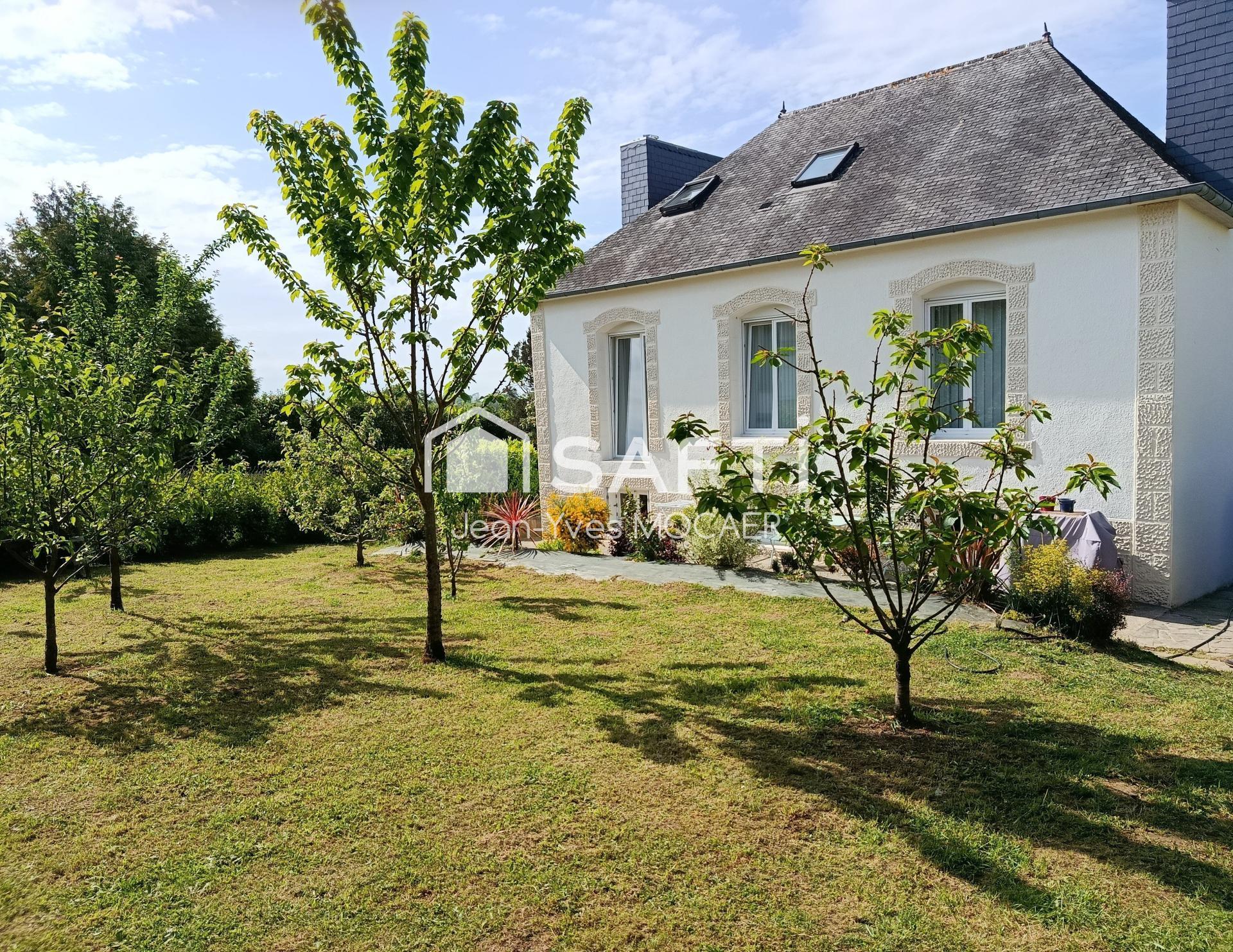 PLONEVEZ DU FAOU (29530) ; Propriété de caractère proche du centre bourg