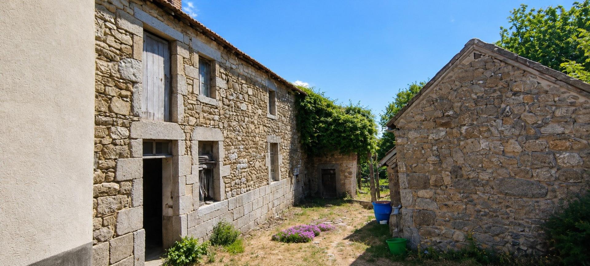 Maison 3 pièces 80 m² · à Rougnat · 80 m² · 18 000 €