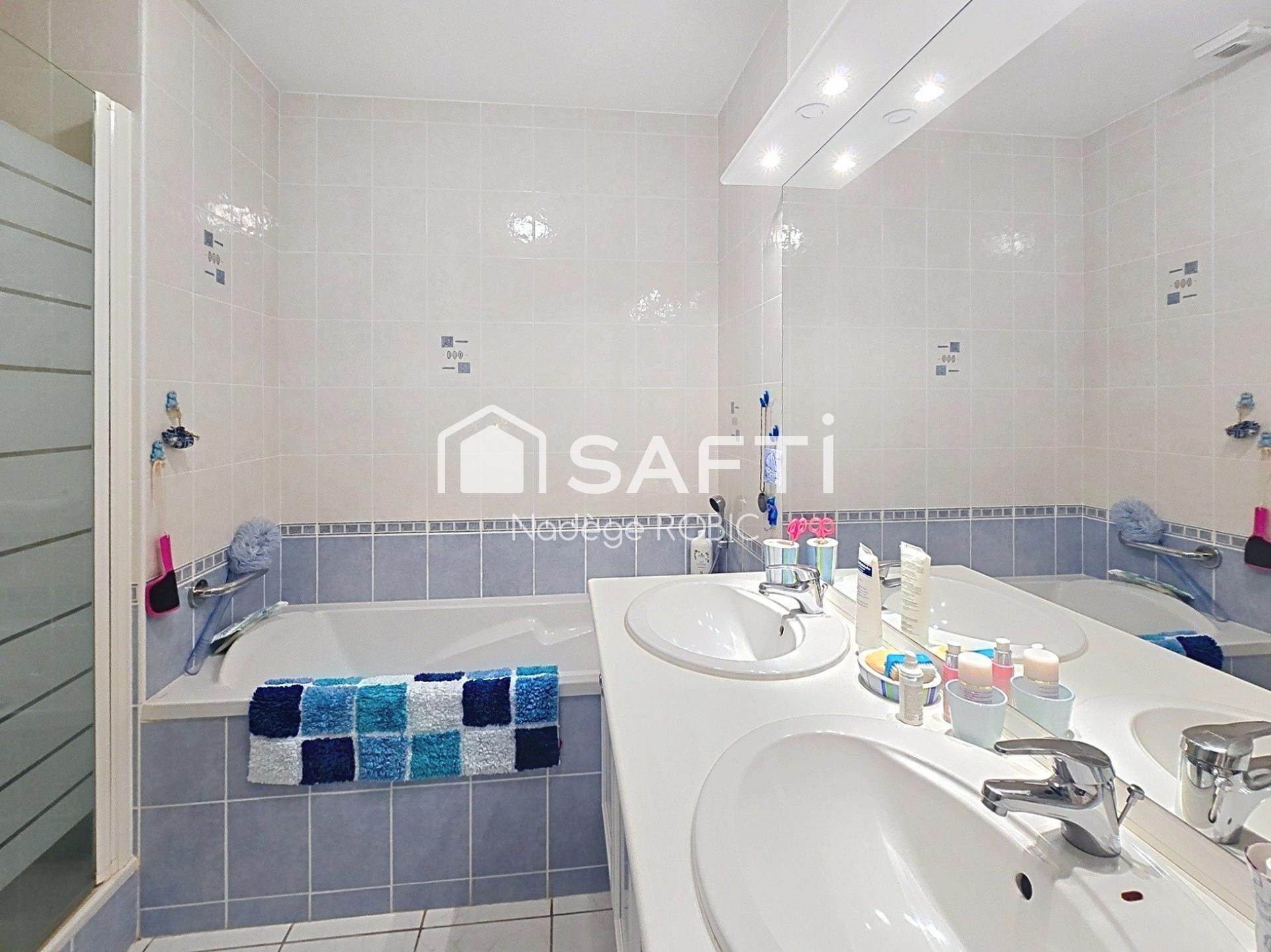Photo SAFTI — Maison 4 pièces, 103 m² à Seiches Sur Le Loir 5