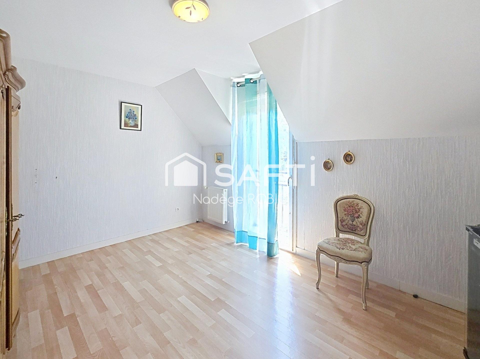 Photo SAFTI — Maison 4 pièces, 103 m² à Seiches Sur Le Loir 4