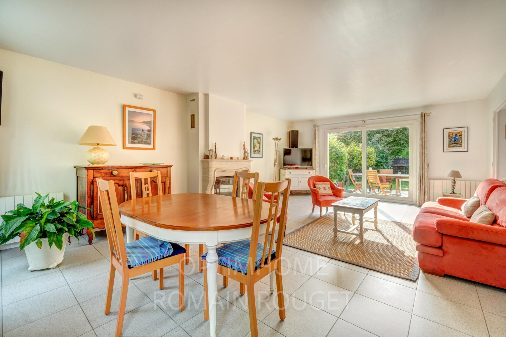 Photo 4 of the listing.