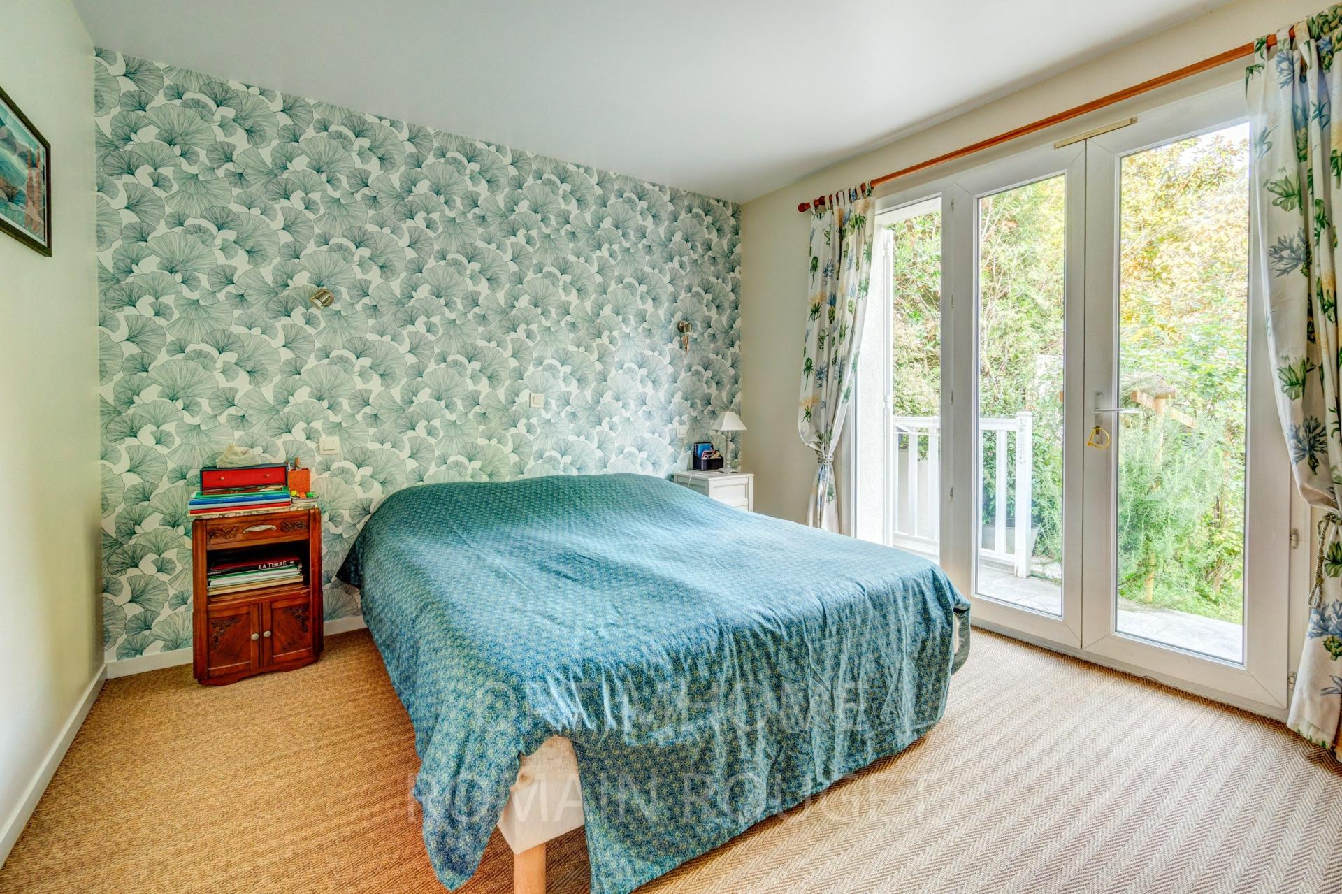 Photo 6 of the listing.