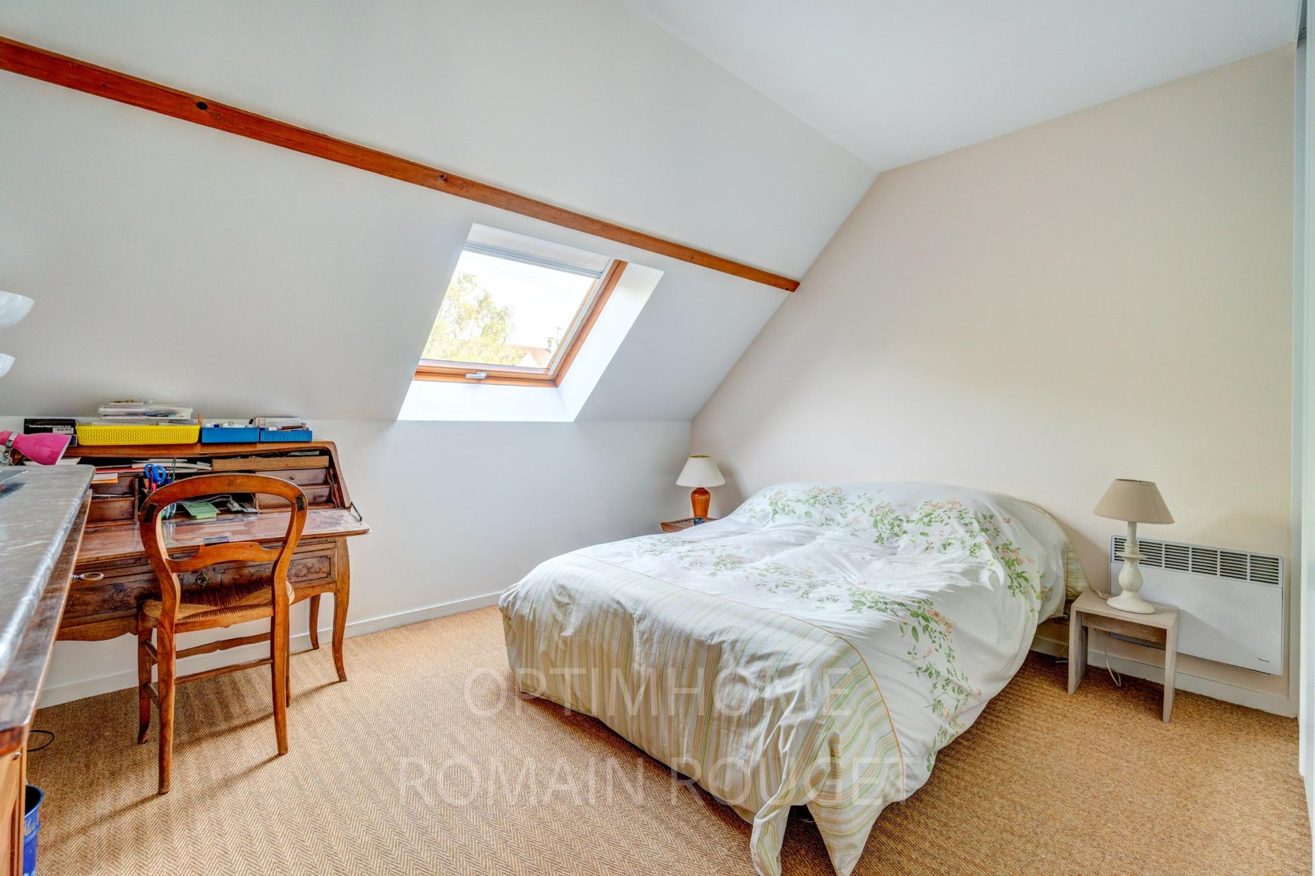 Photo 10 of the listing.