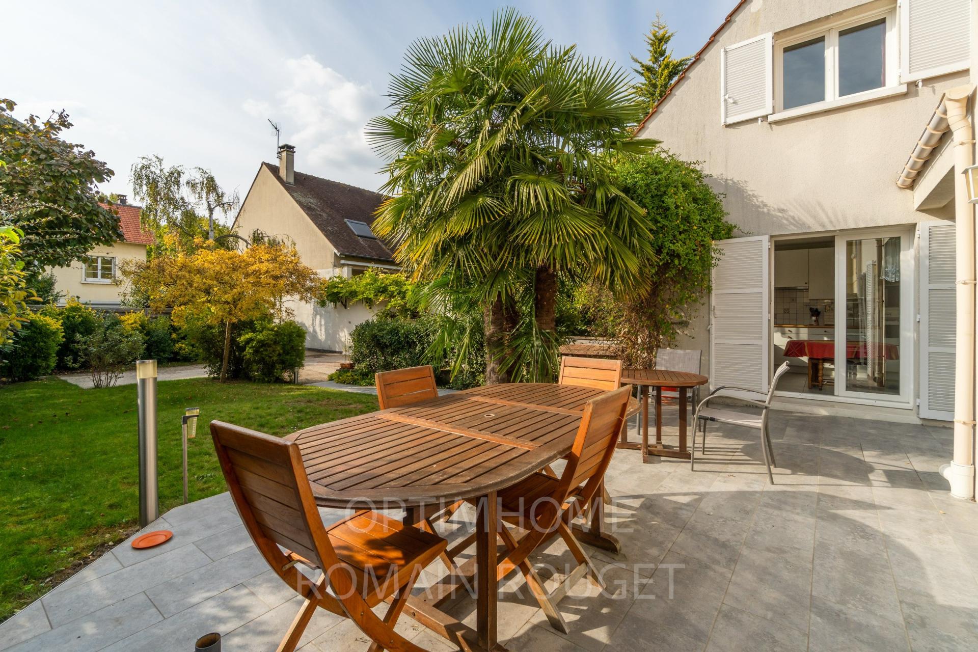 Photo 2 of the listing.