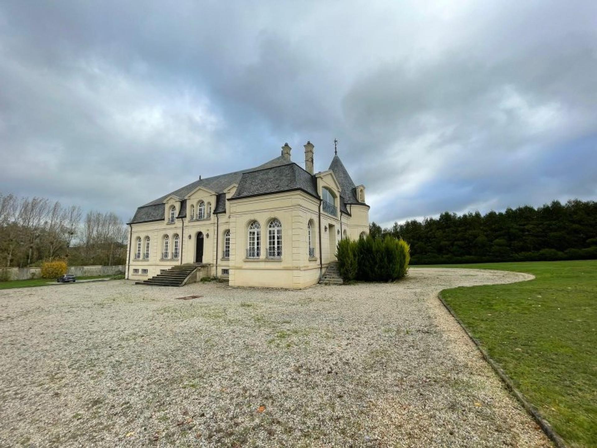 Photo 9 of the listing.