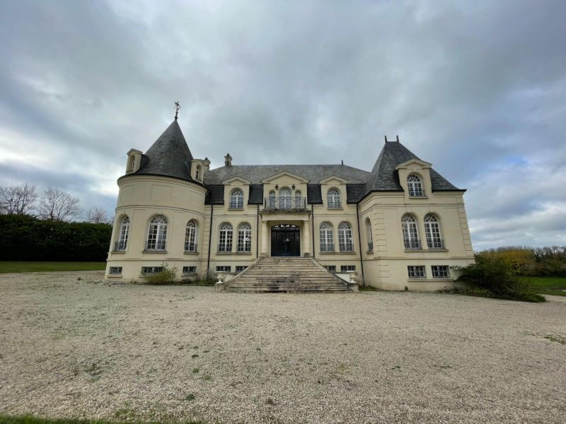 Photo 7 of the listing.