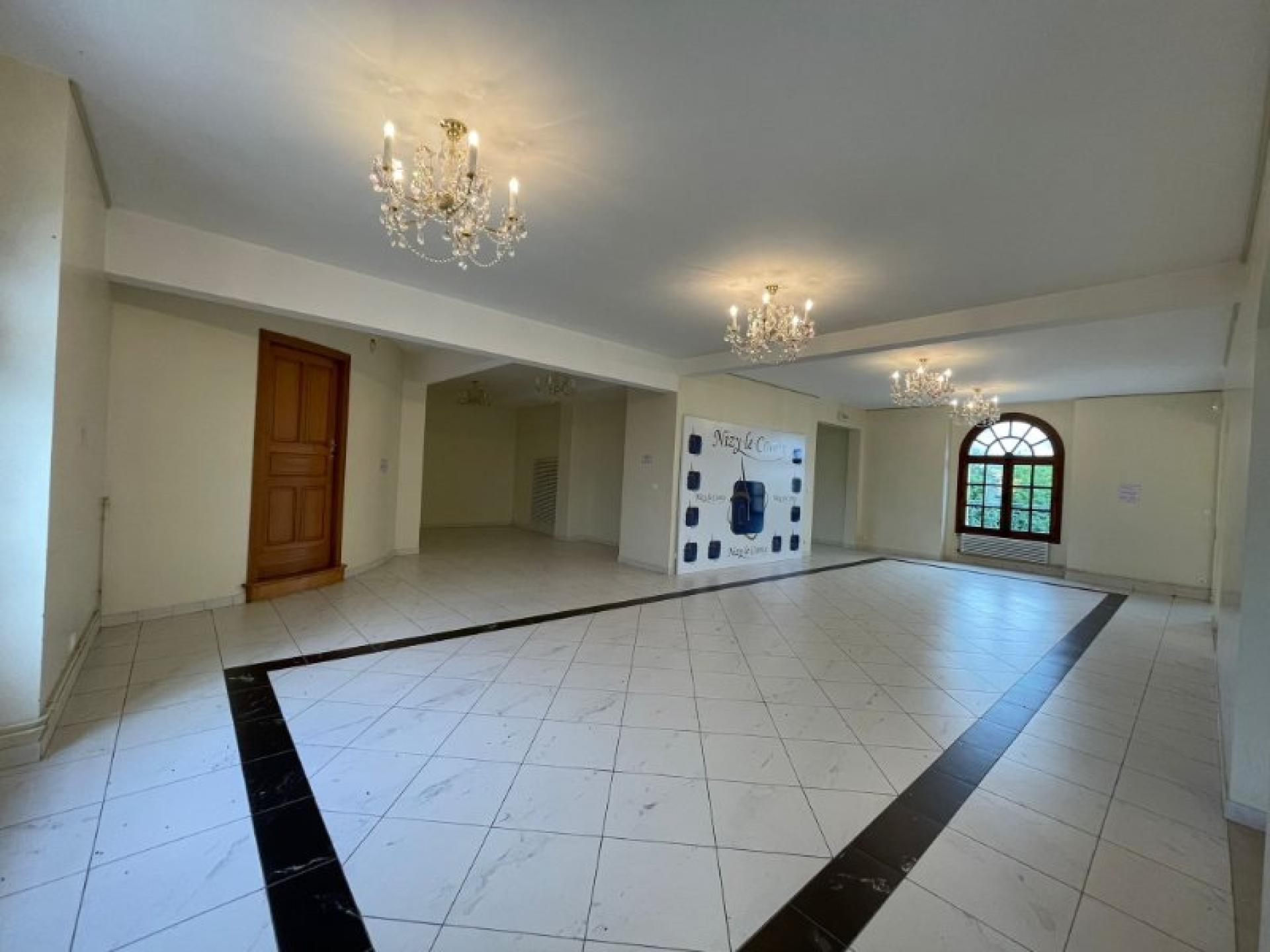 Photo 6 of the listing.