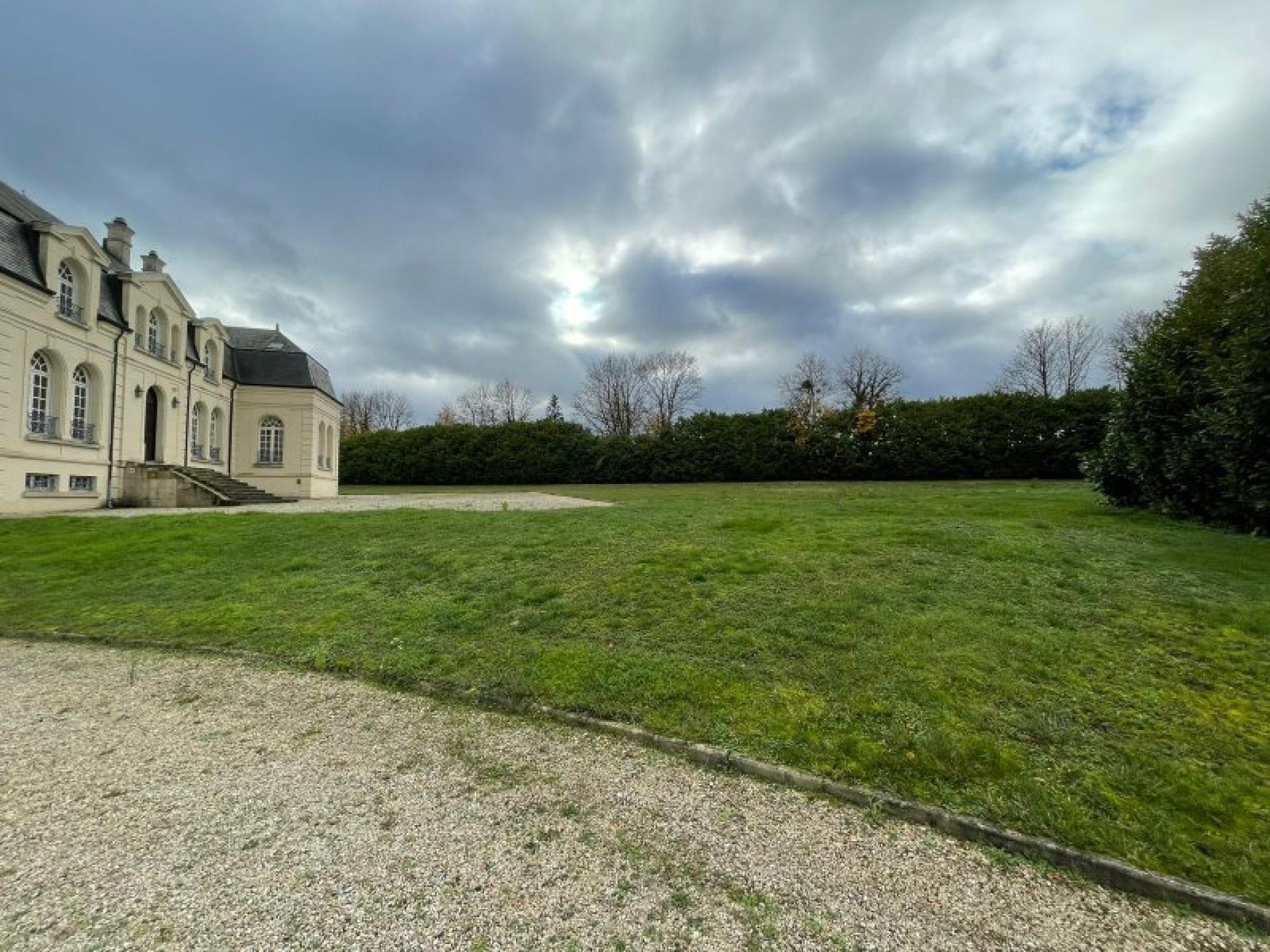 Photo 8 of the listing.