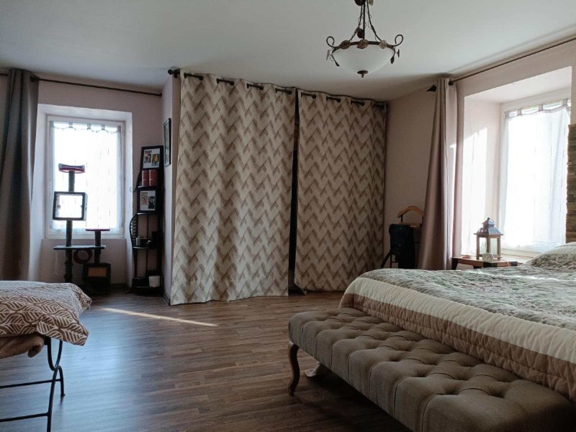 Photo 11 of the listing.