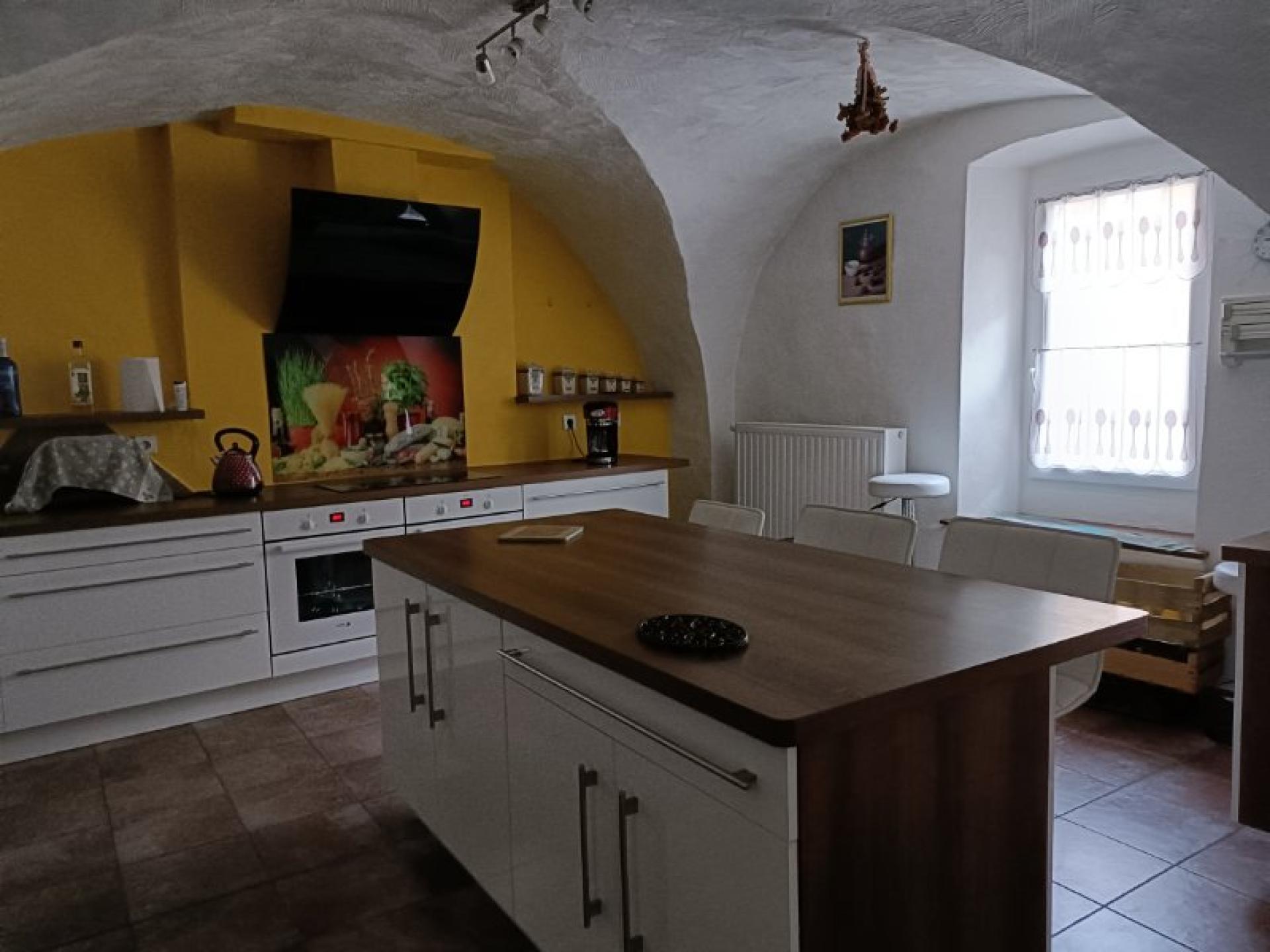 Photo 8 of the listing.