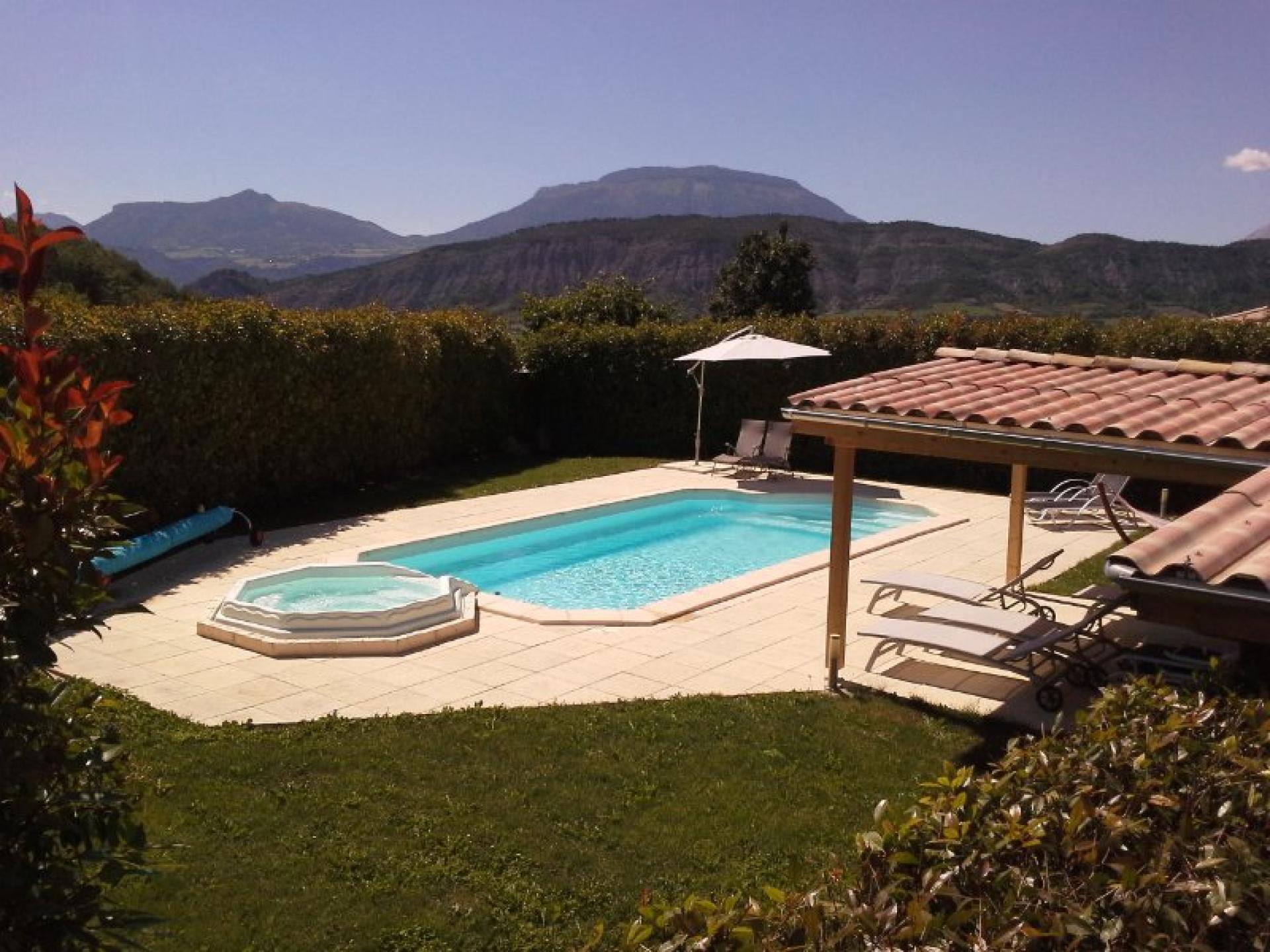 Photo 5 of the listing.