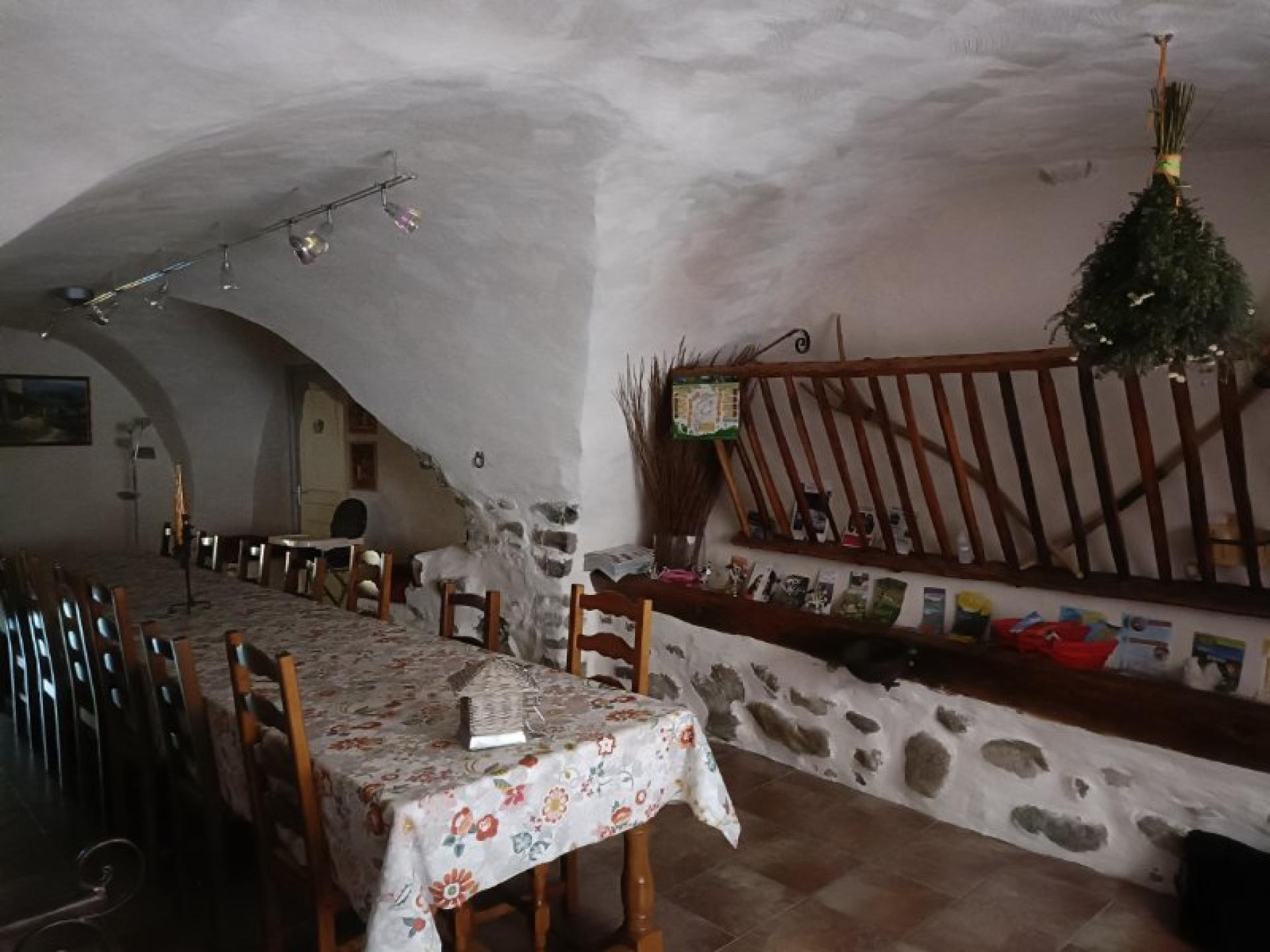 Photo 7 of the listing.