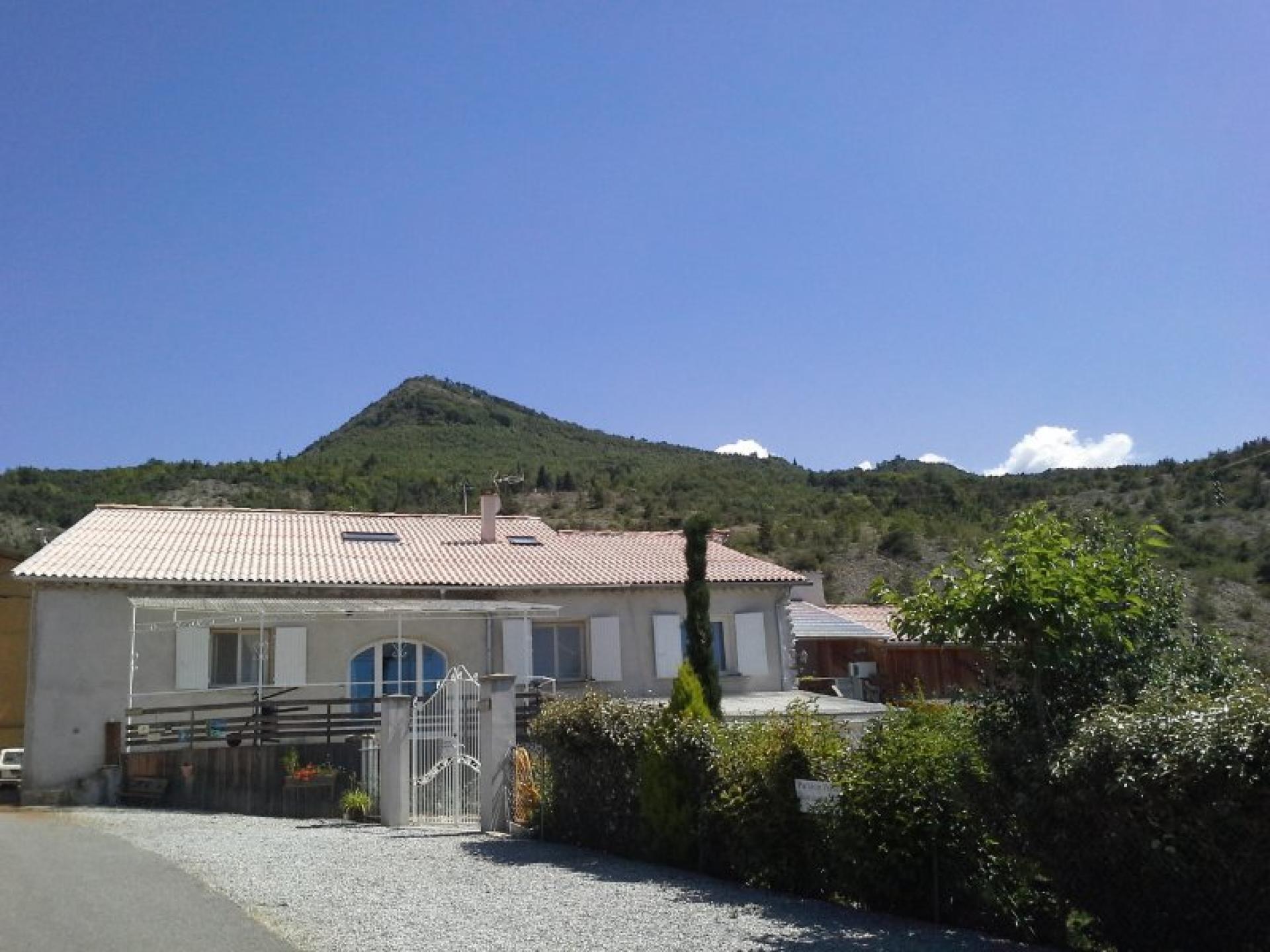 Photo 3 of the listing.