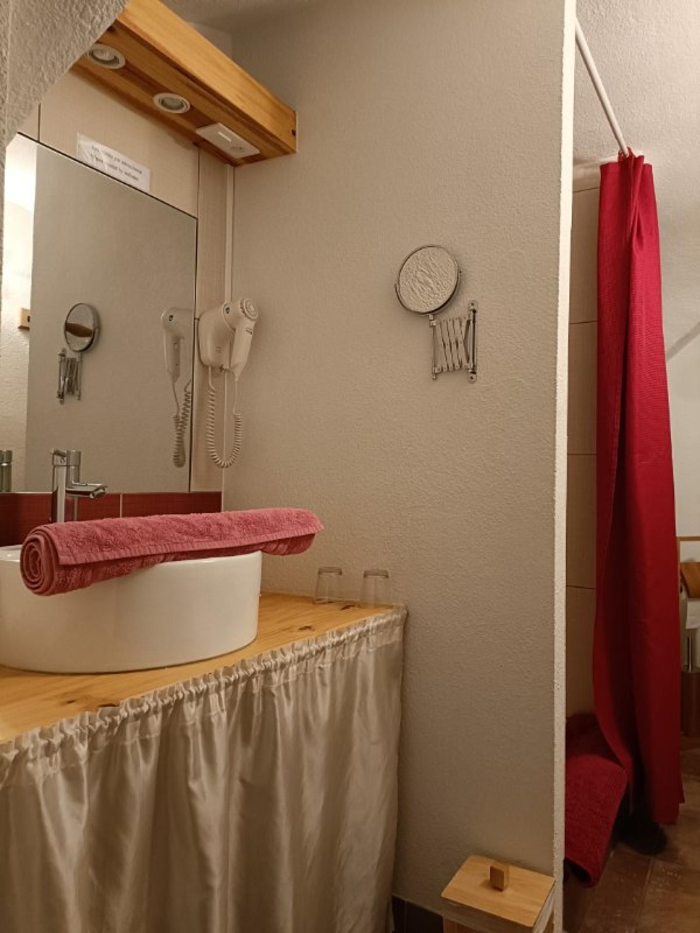 Photo 13 of the listing.