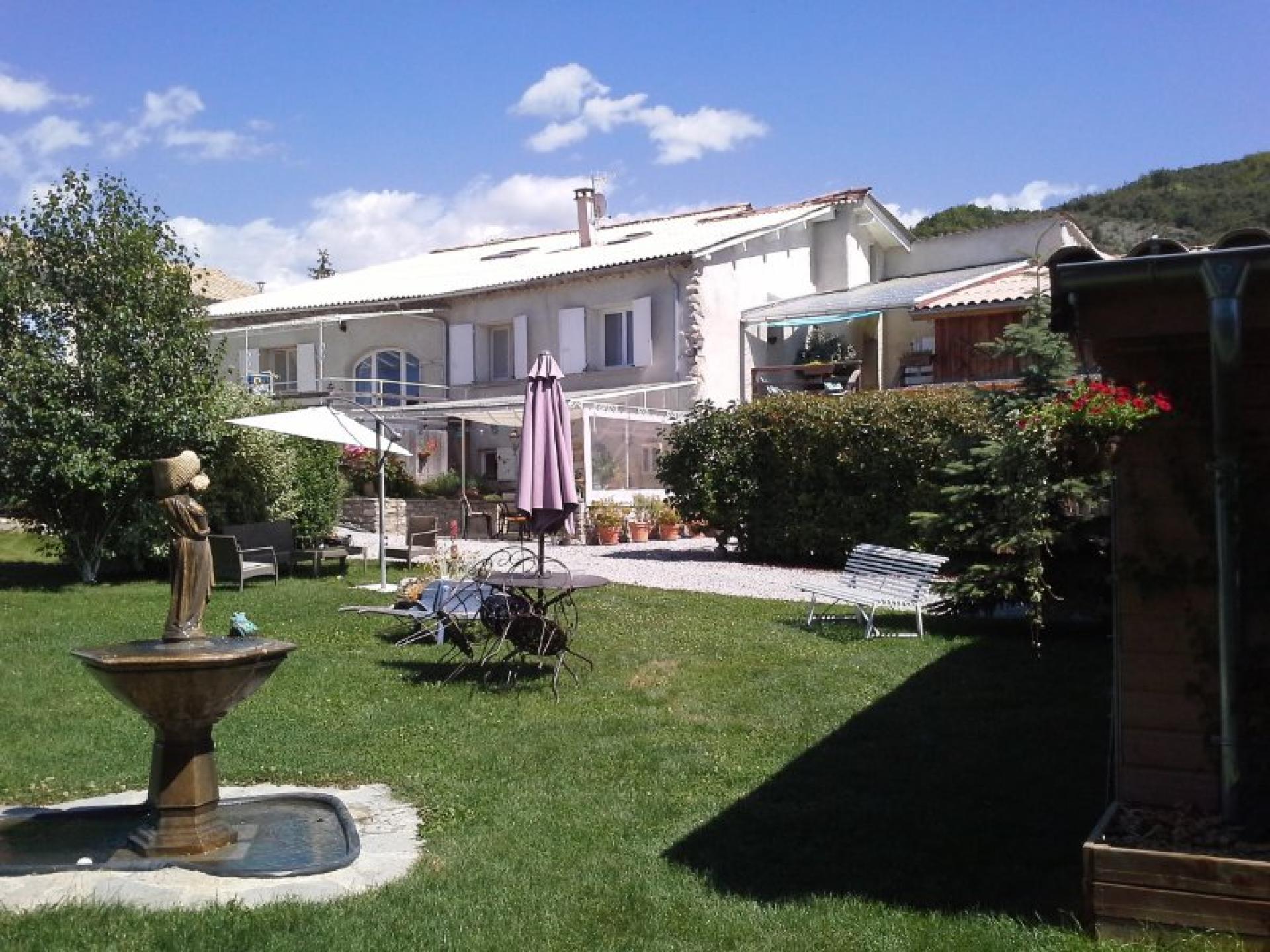 Photo 2 of the listing.