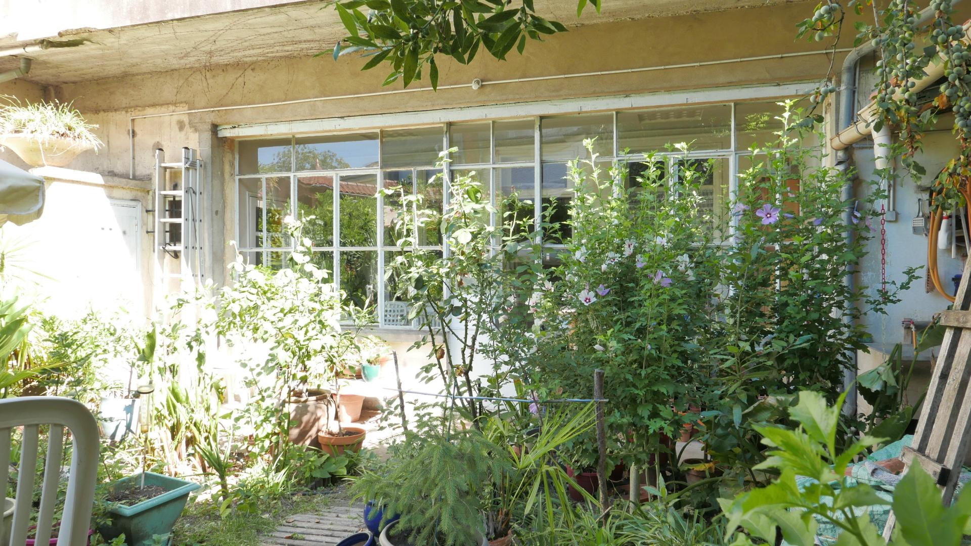 Photo 2 of the listing.