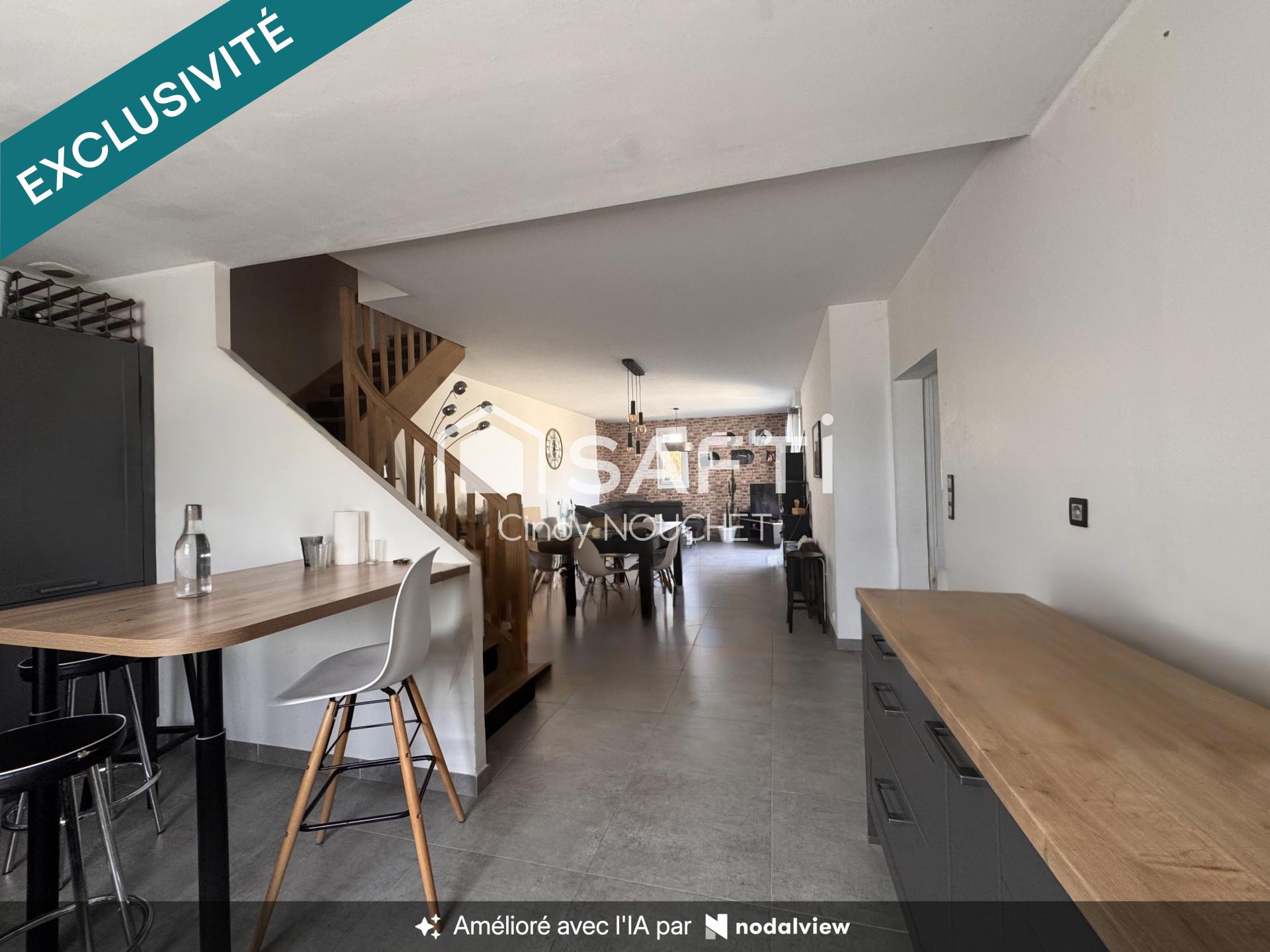 Maison familiale avec jardin à Parigné-l'évêque.