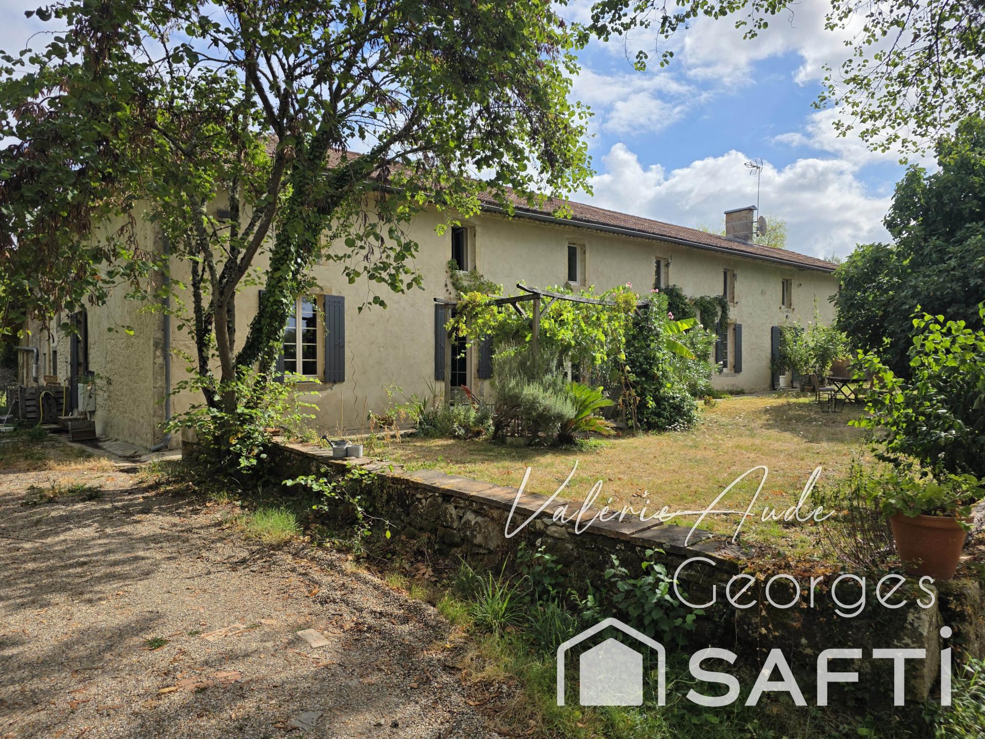 Maison 8 pièces 282 m² · à Cleyrac · 282 m² · 449 000 €