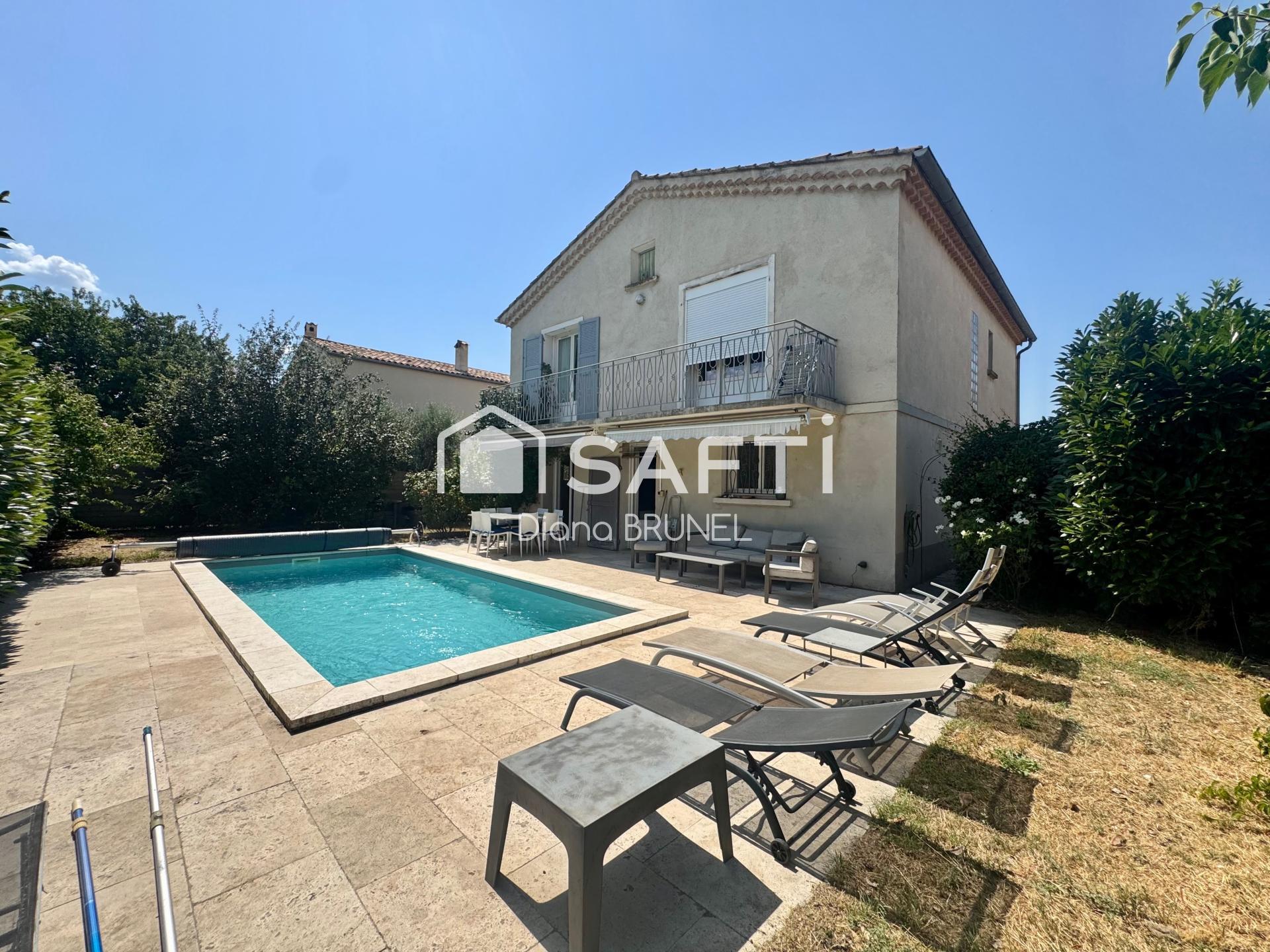Maison traditionnelle avec piscine