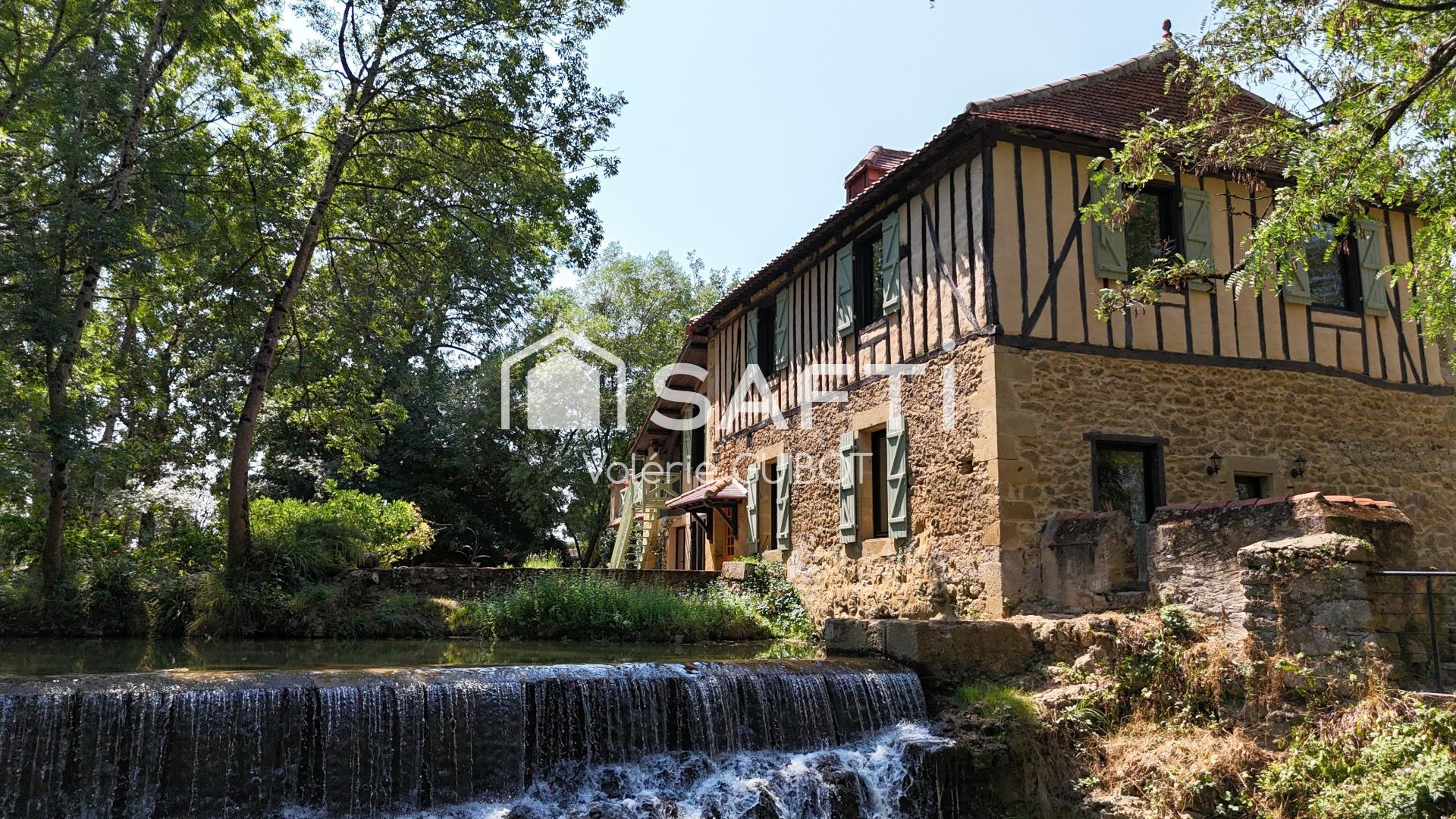 Maison 7 pièces 241 m² · à Aux-Aussat · 241 m² · 890 000 €
