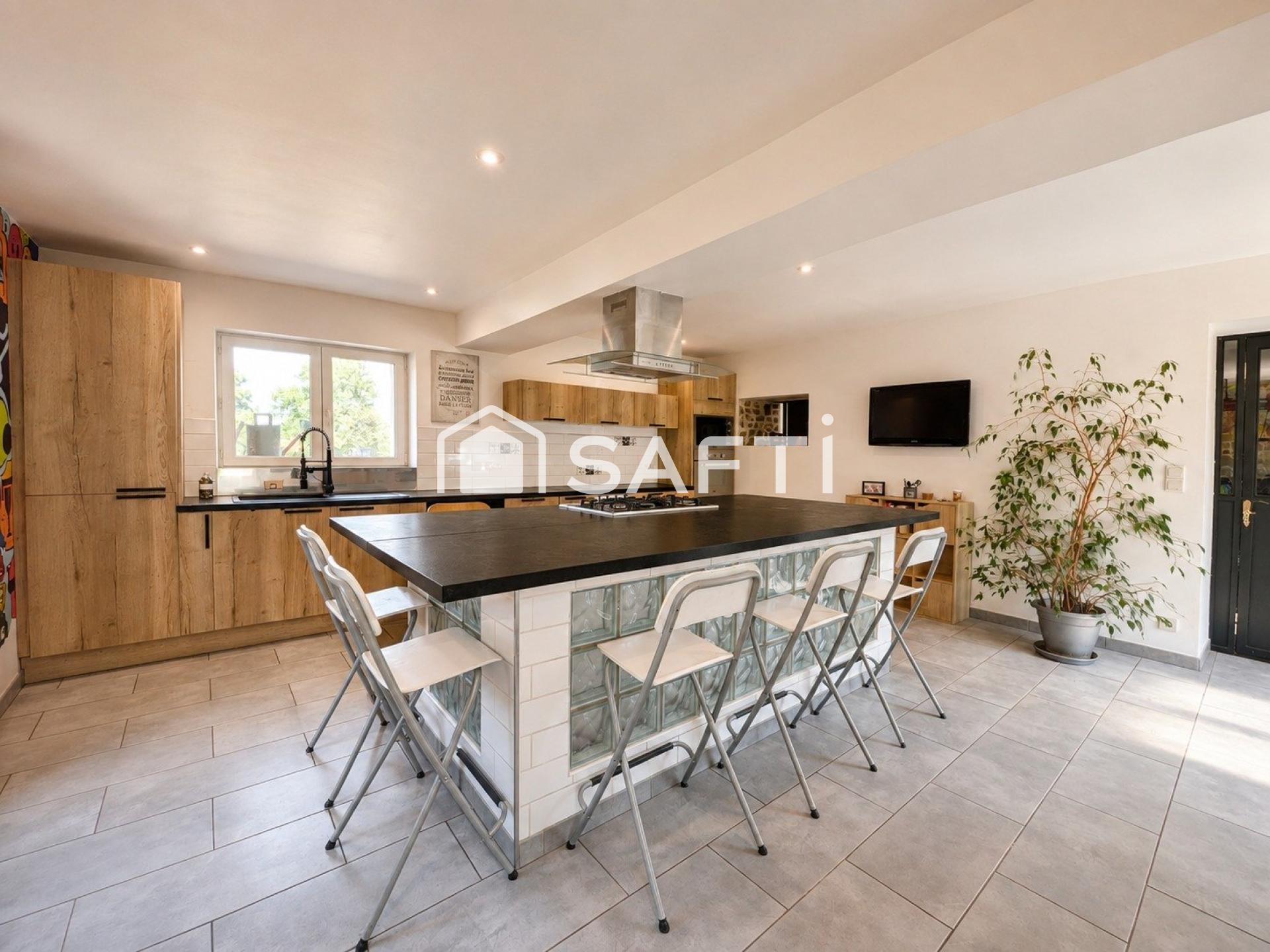 Photo SAFTI — Maison 9 pièces, 242 m² à Sainte Marie Outre L'eau 5